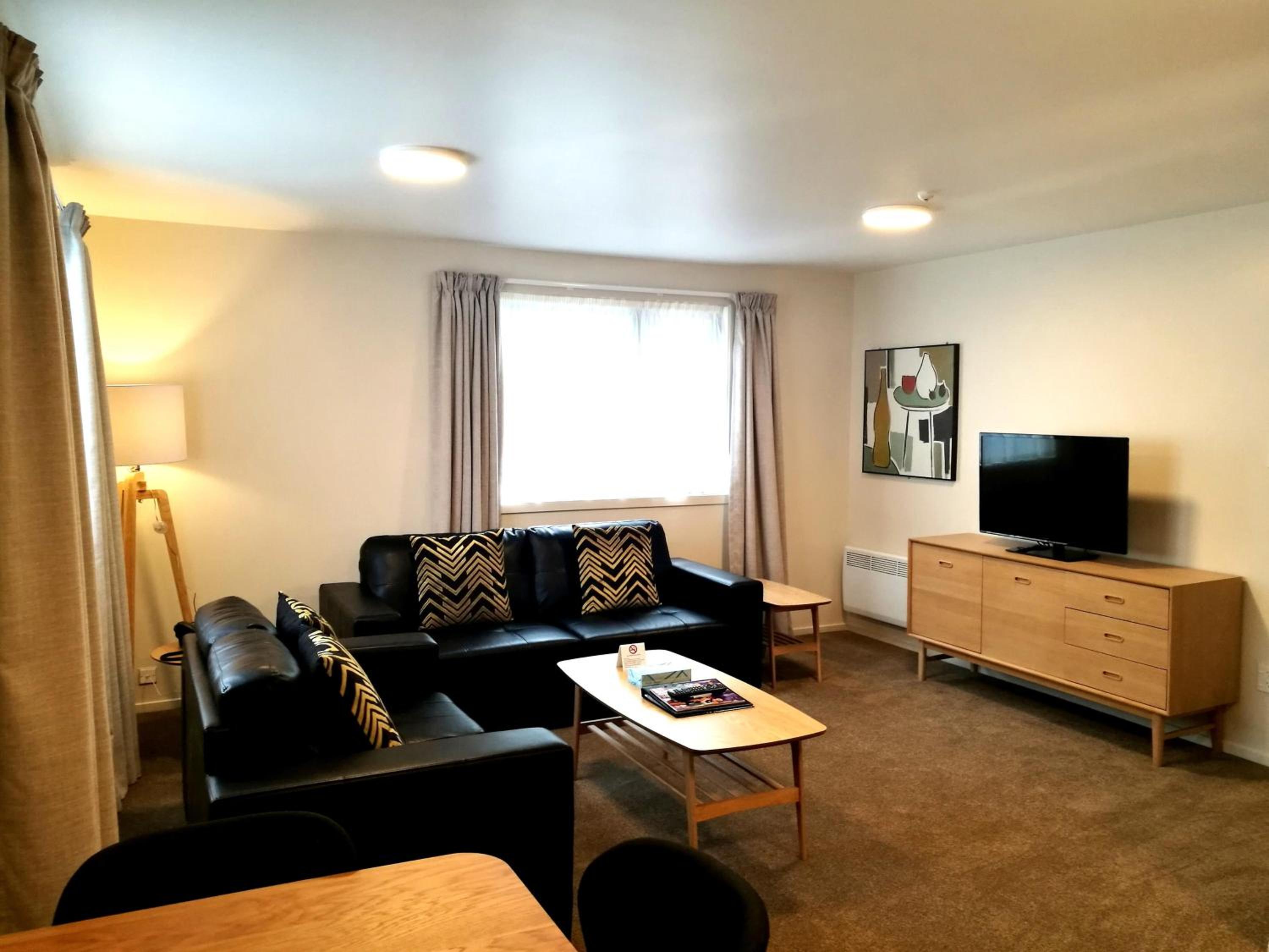 Two-Bedroom Suite - Photo 4