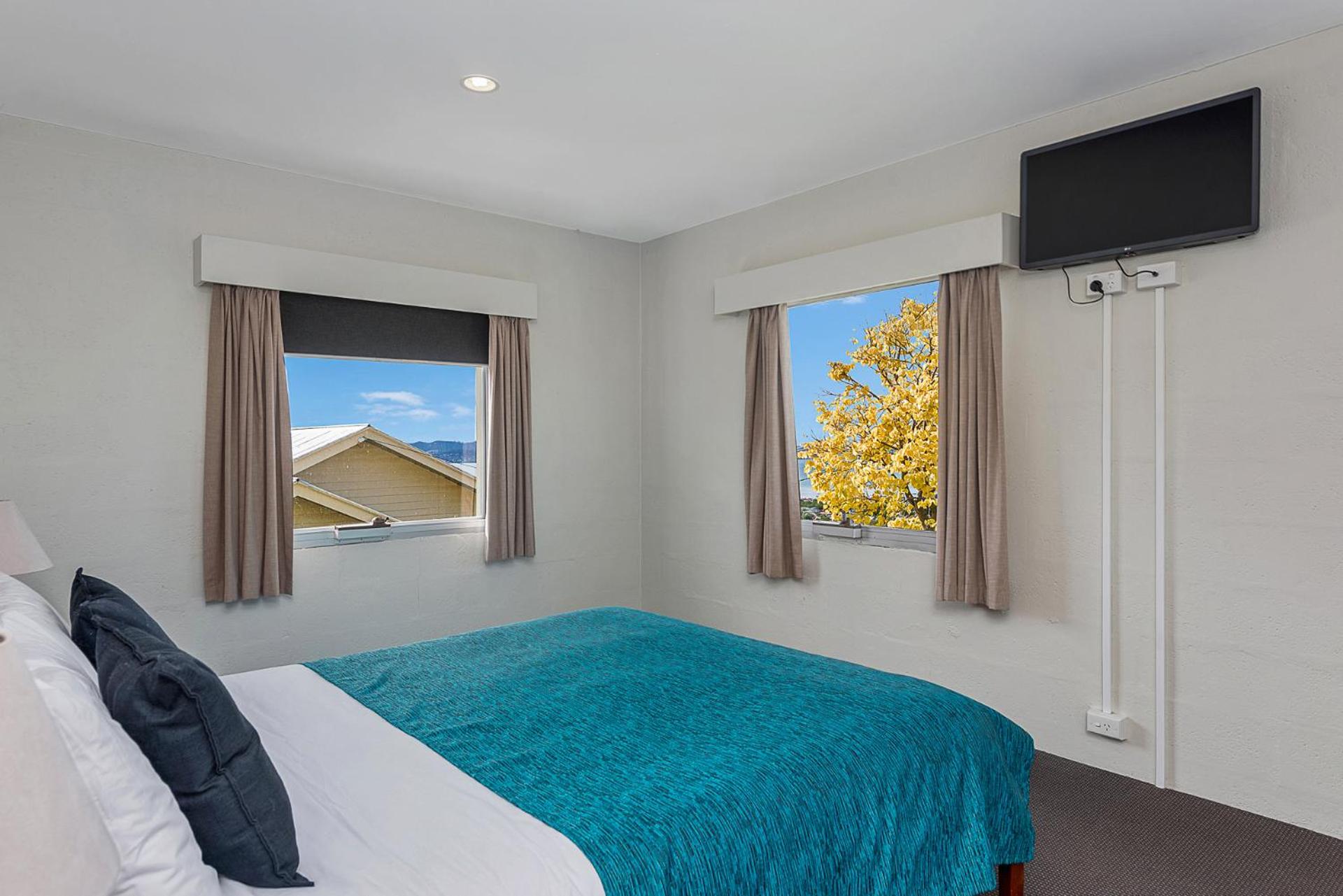 Two-Bedroom Superior Harbor View Apartment - Photo 18
