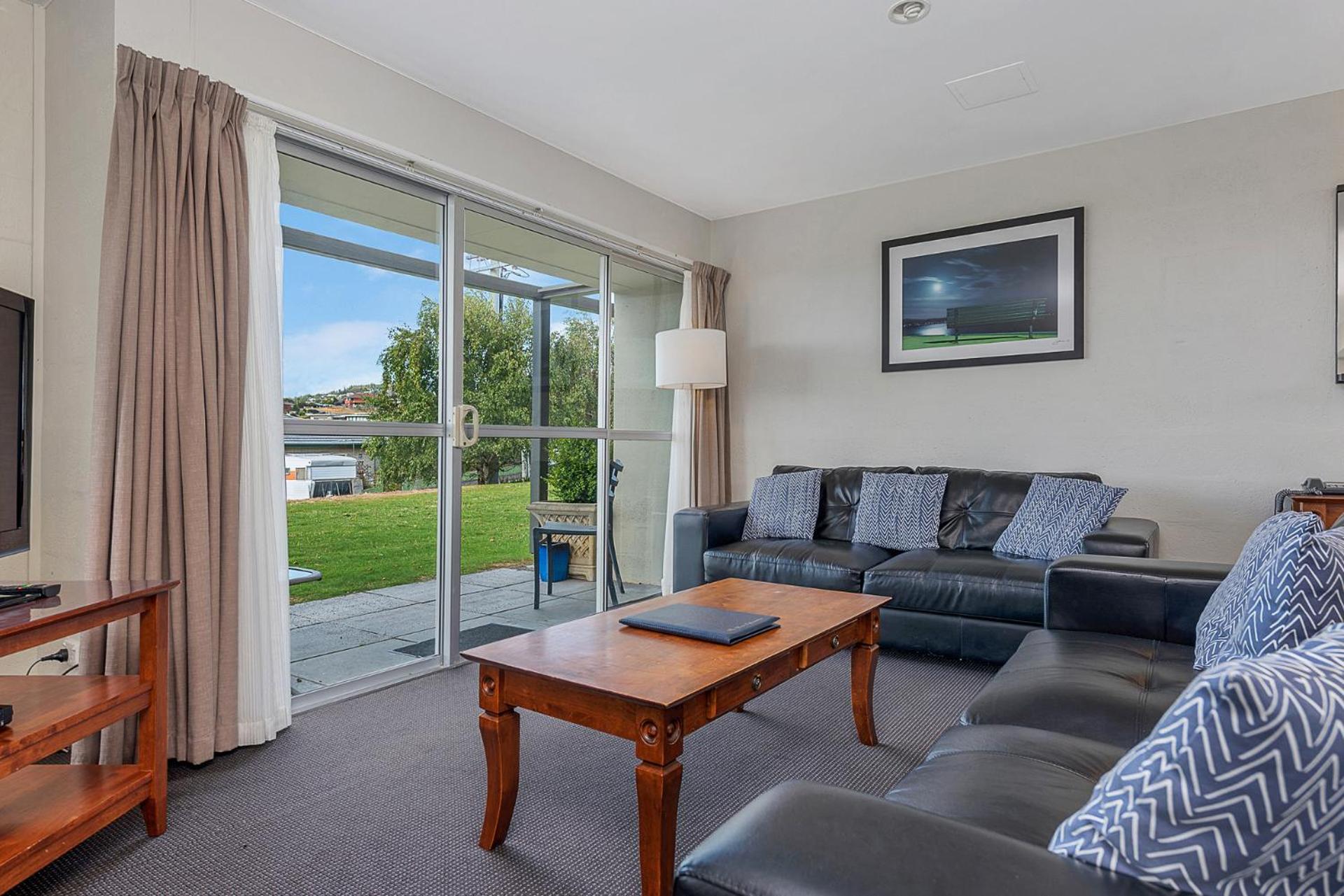 Two-Bedroom Superior Harbor View Apartment - Photo 16