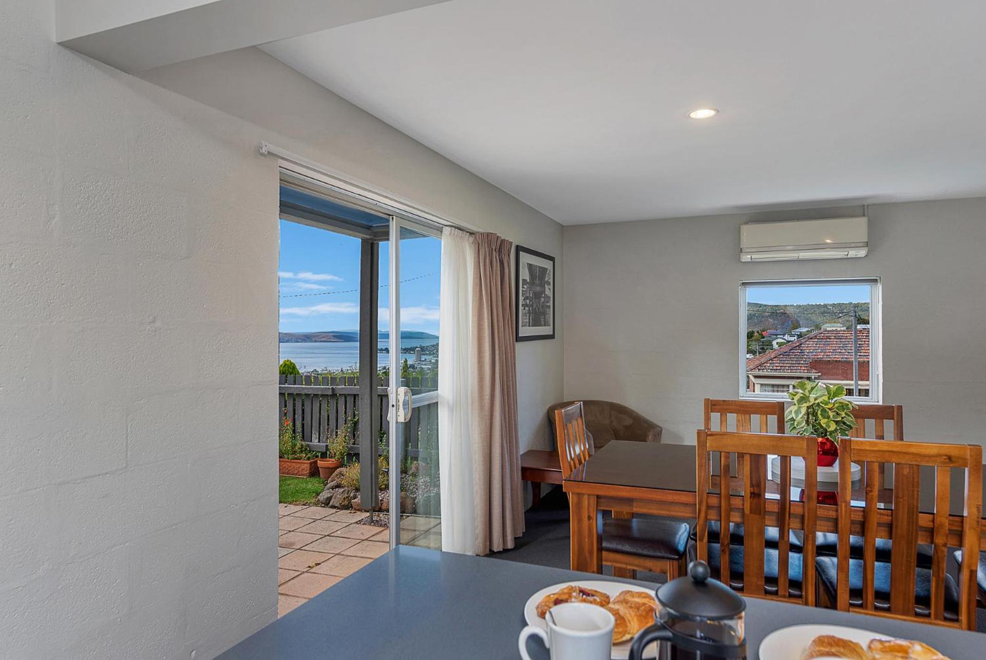 Two-Bedroom Superior Harbor View Apartment - Photo 13