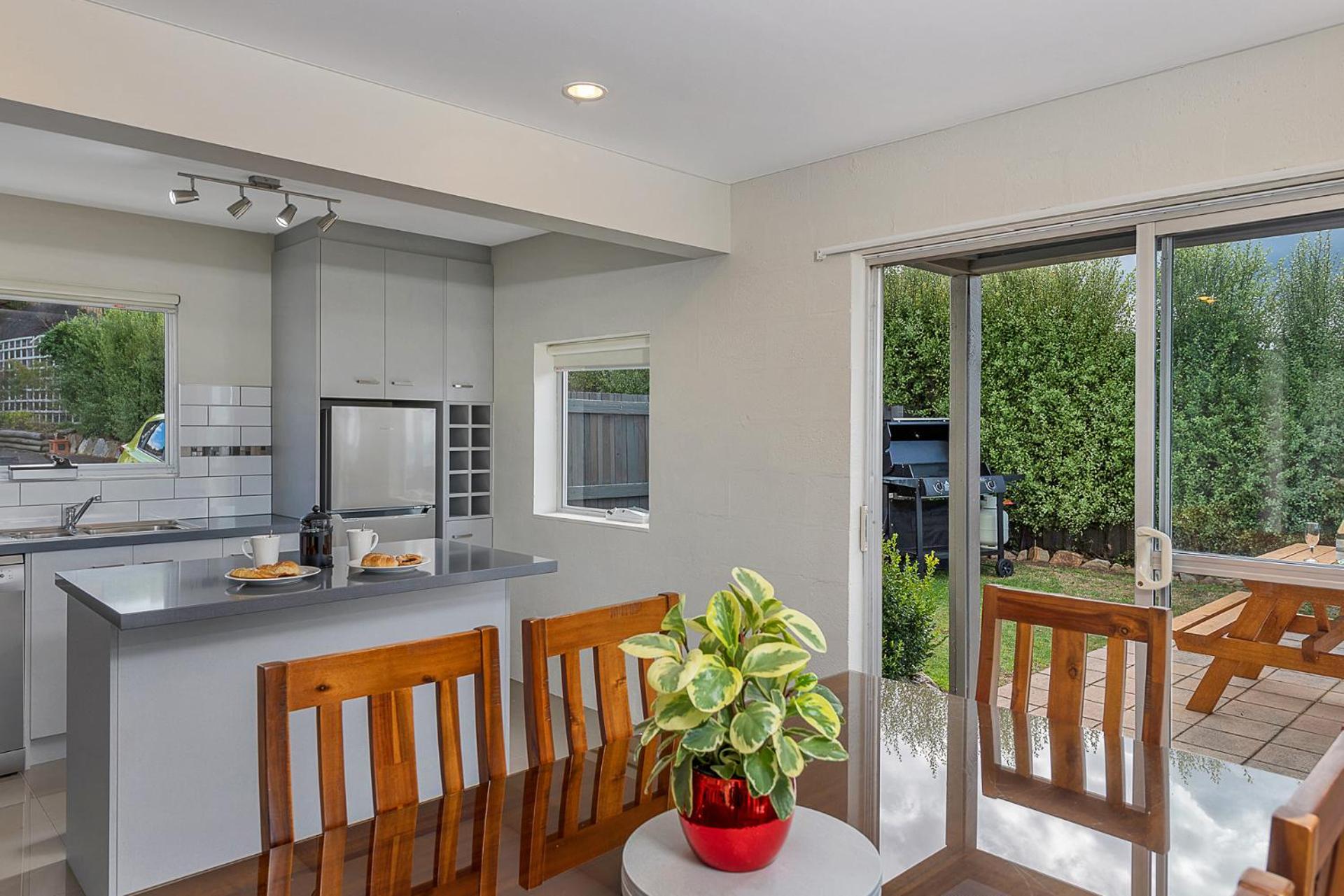 Two-Bedroom Superior Harbor View Apartment - Photo 12