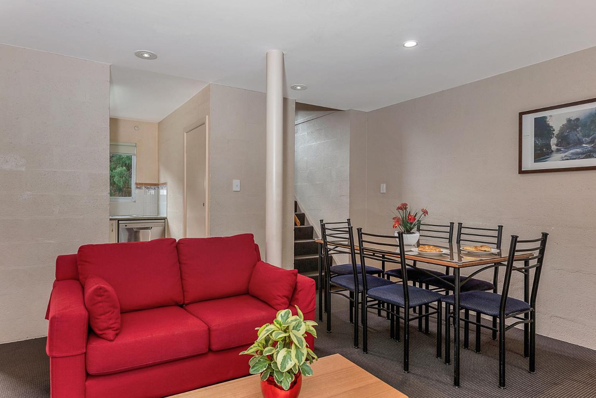 Three-Bedroom Standard Apartment - Photo 7