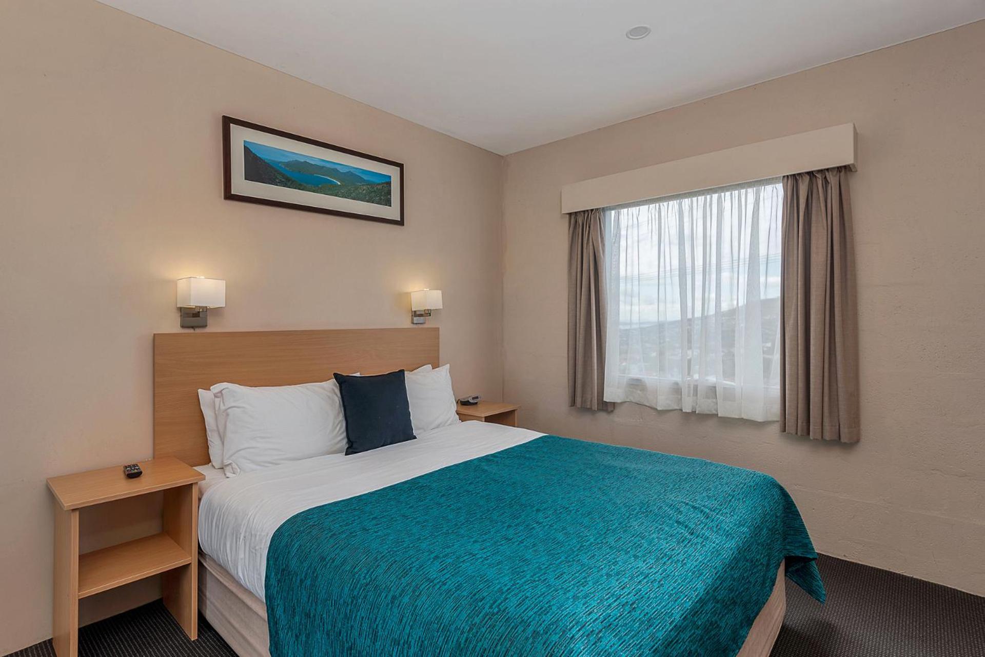 Two-Bedroom Apartment with Harbor View - Photo 4
