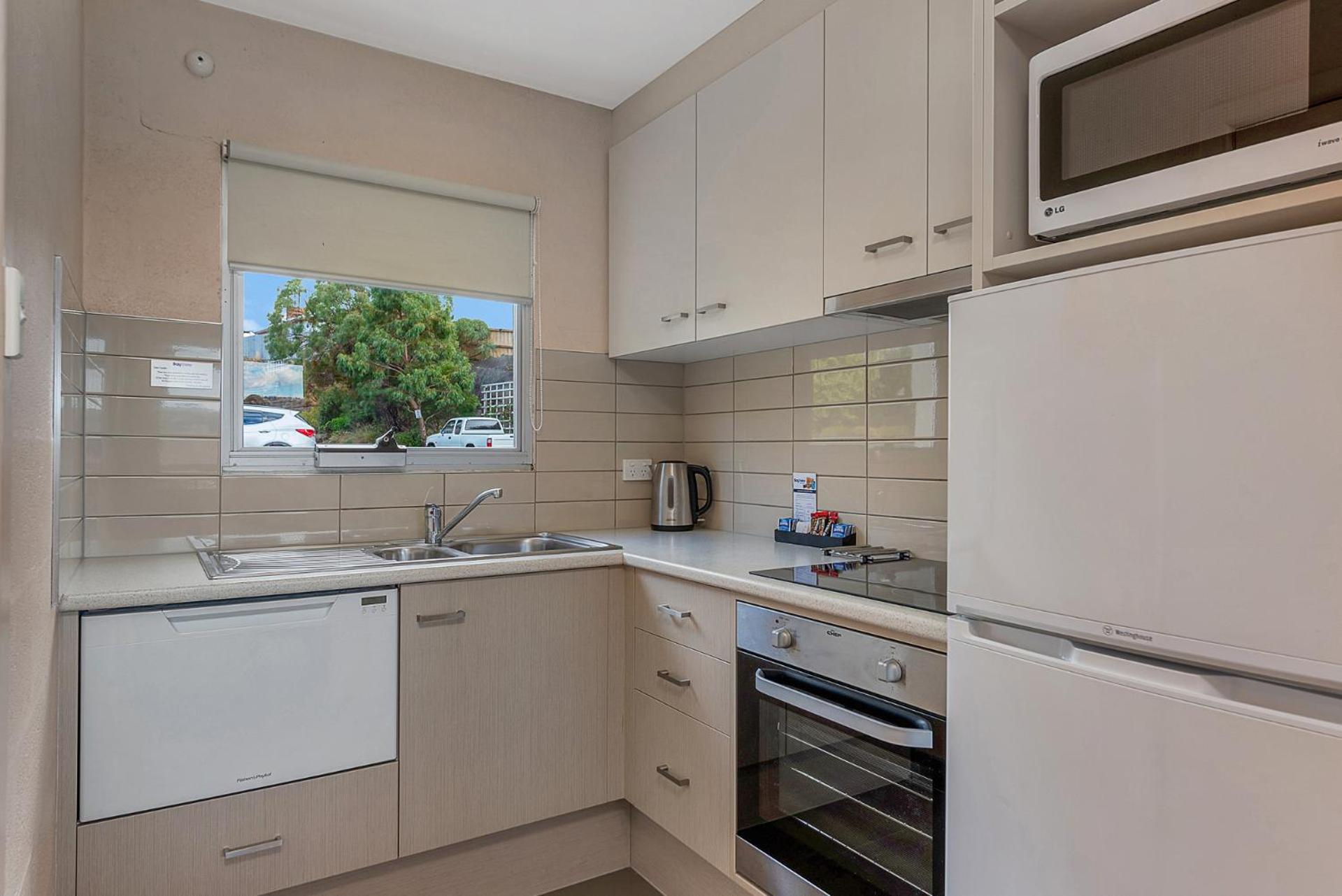 Two-Bedroom Apartment with Harbor View - Photo 2