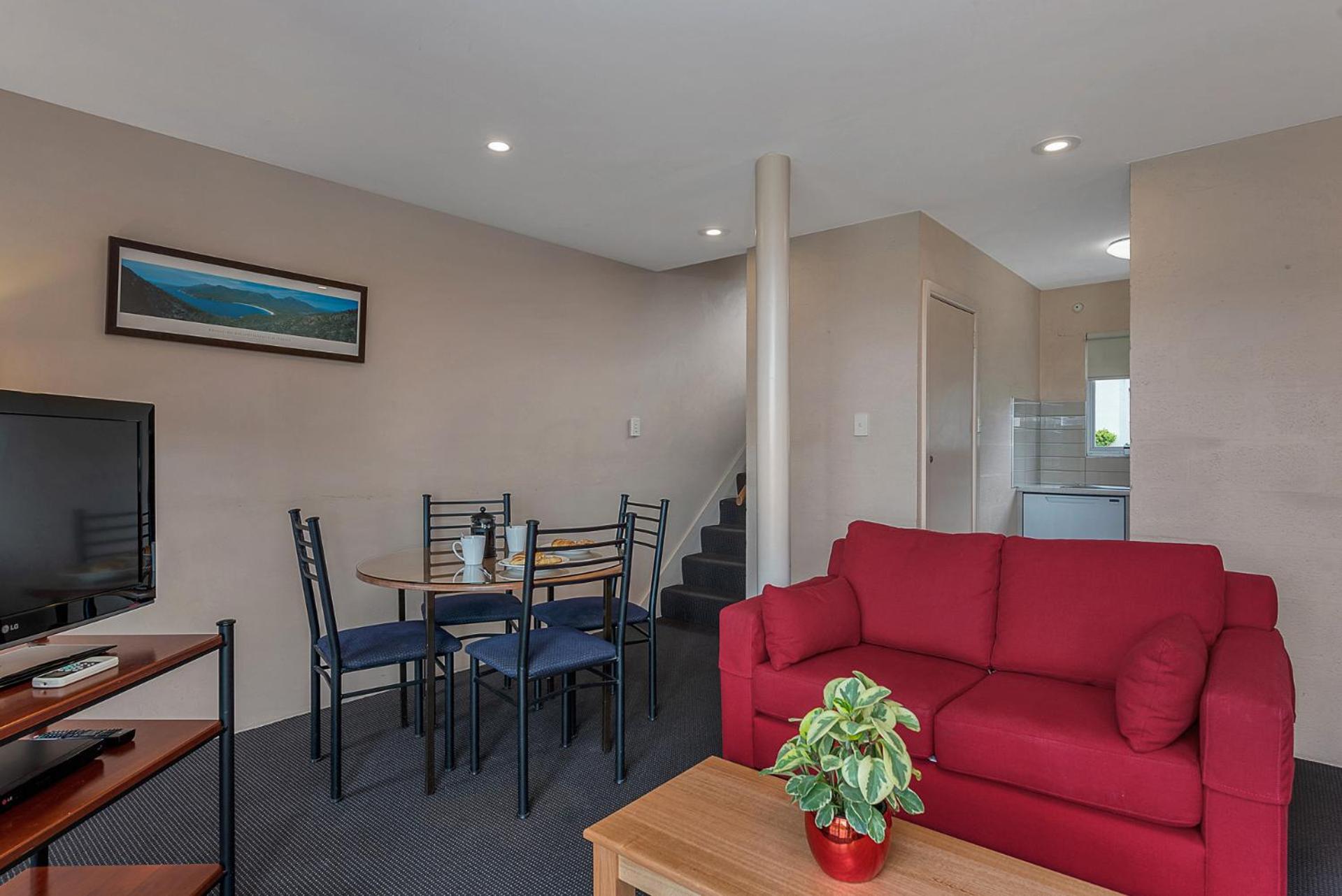 Two-Bedroom Apartment with Harbor View - Photo 9