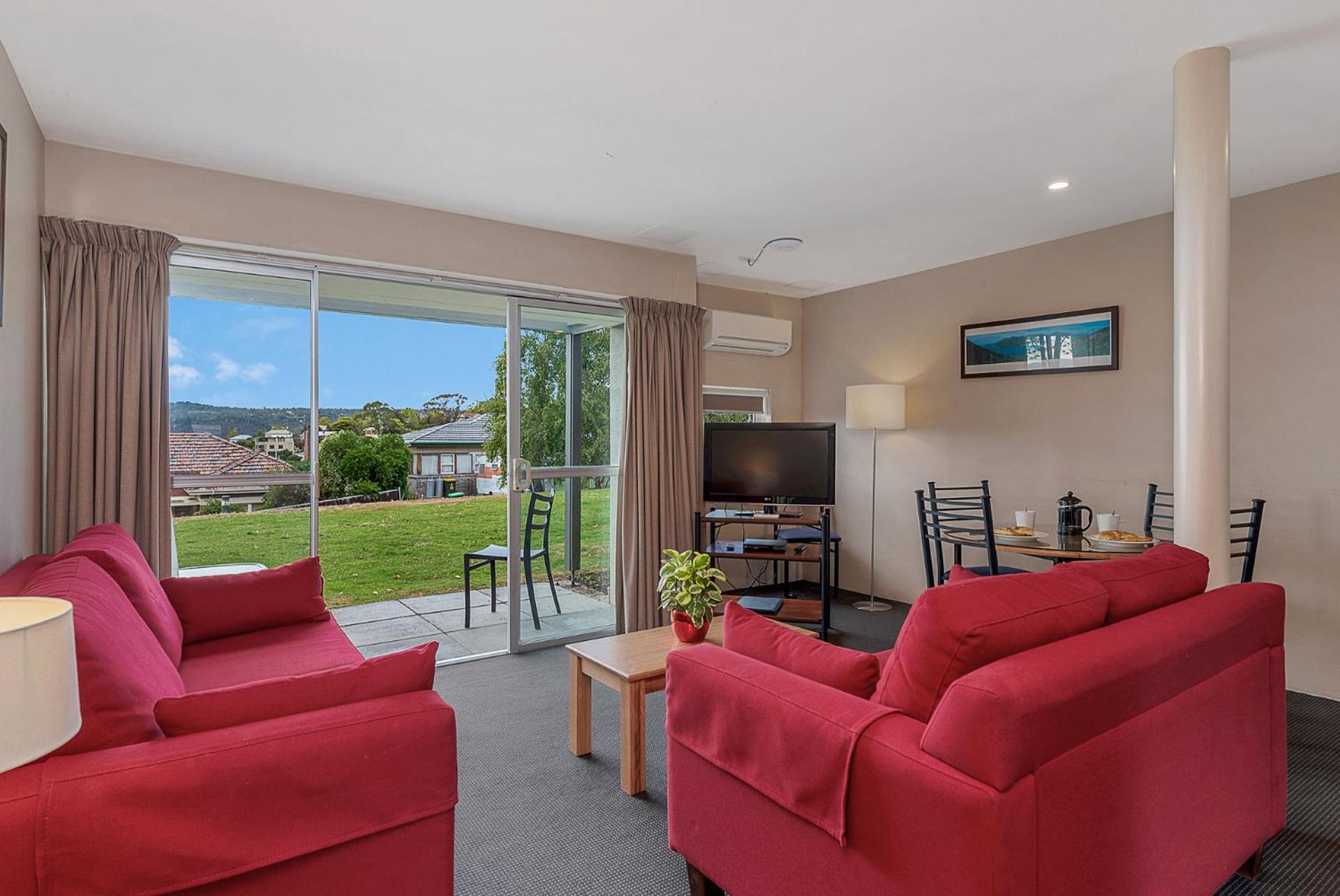 Two-Bedroom Apartment with Harbor View - Photo 7