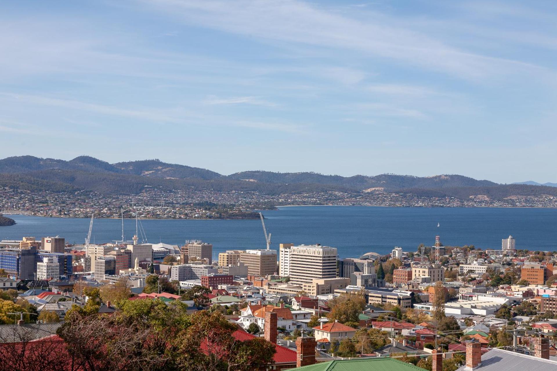 One-Bedroom Apartment with Harbor View - Photo 4
