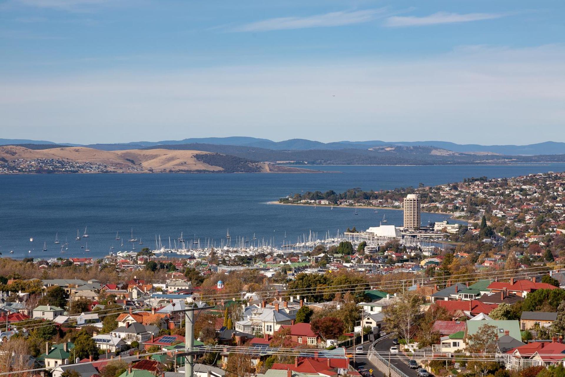 One-Bedroom Apartment with Harbor View - Photo 3