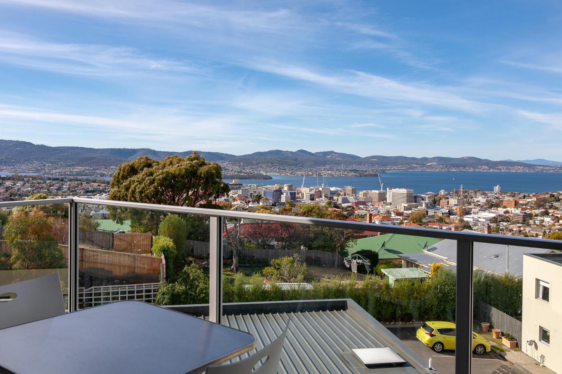One-Bedroom Apartment with Harbor View - Photo 8