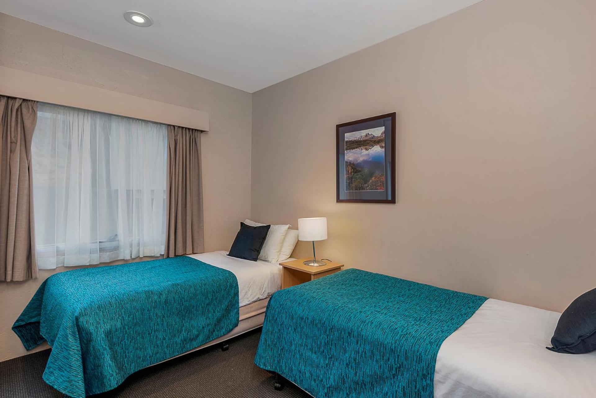 Three-Bedroom Apartment with Harbor View - Photo 10