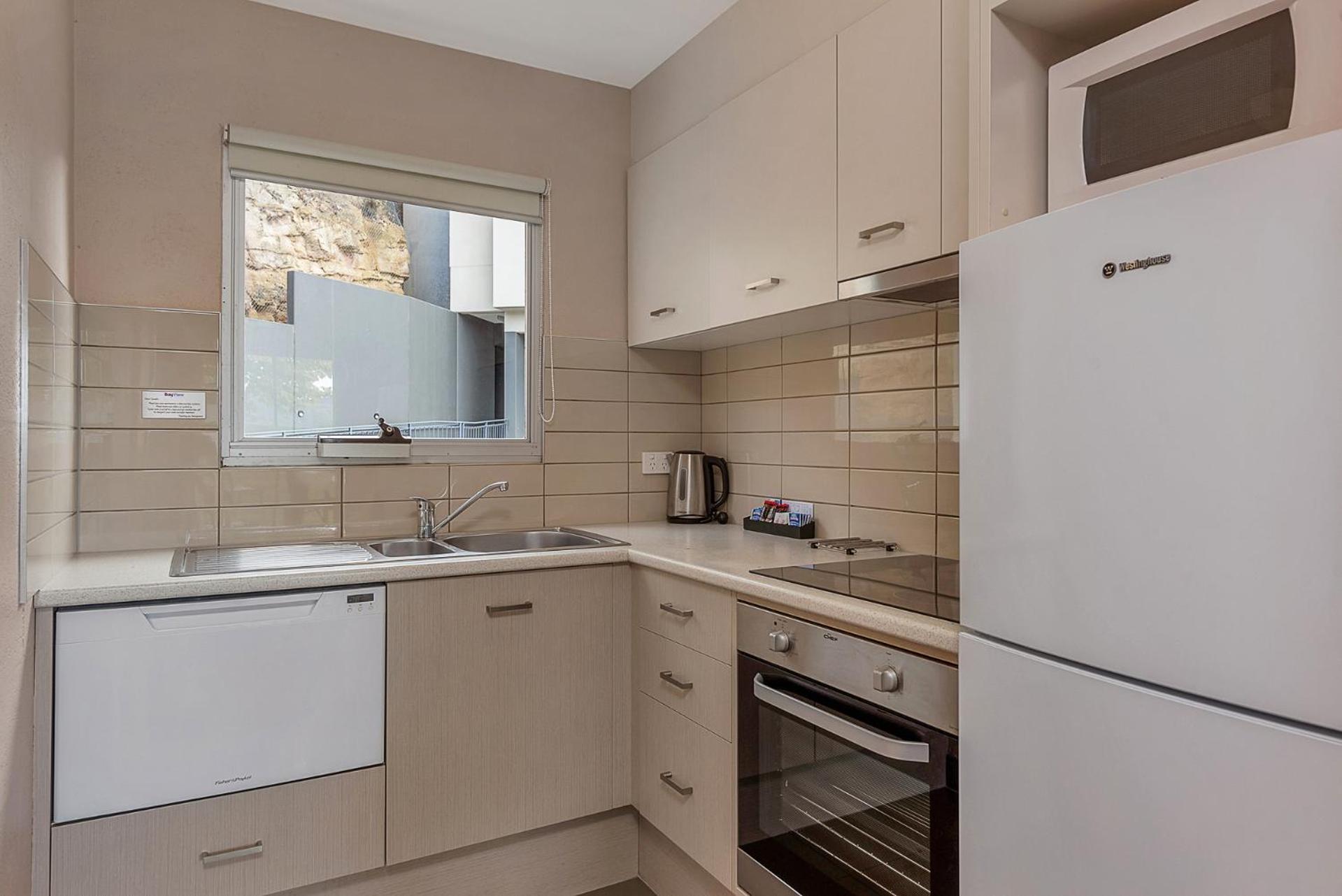 Three-Bedroom Apartment with Harbor View - Photo 8
