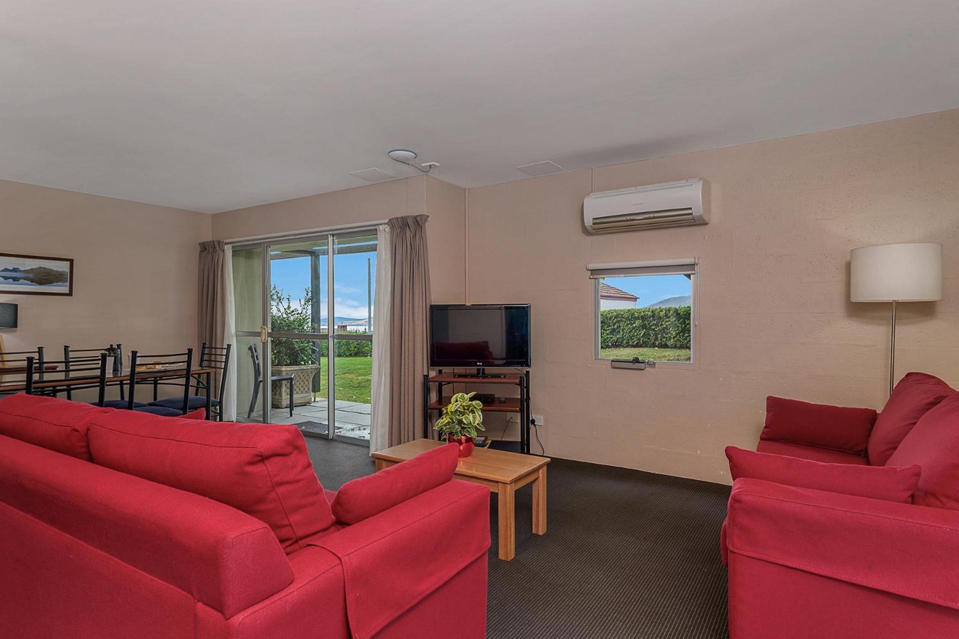 Three-Bedroom Apartment with Harbor View - Photo 6