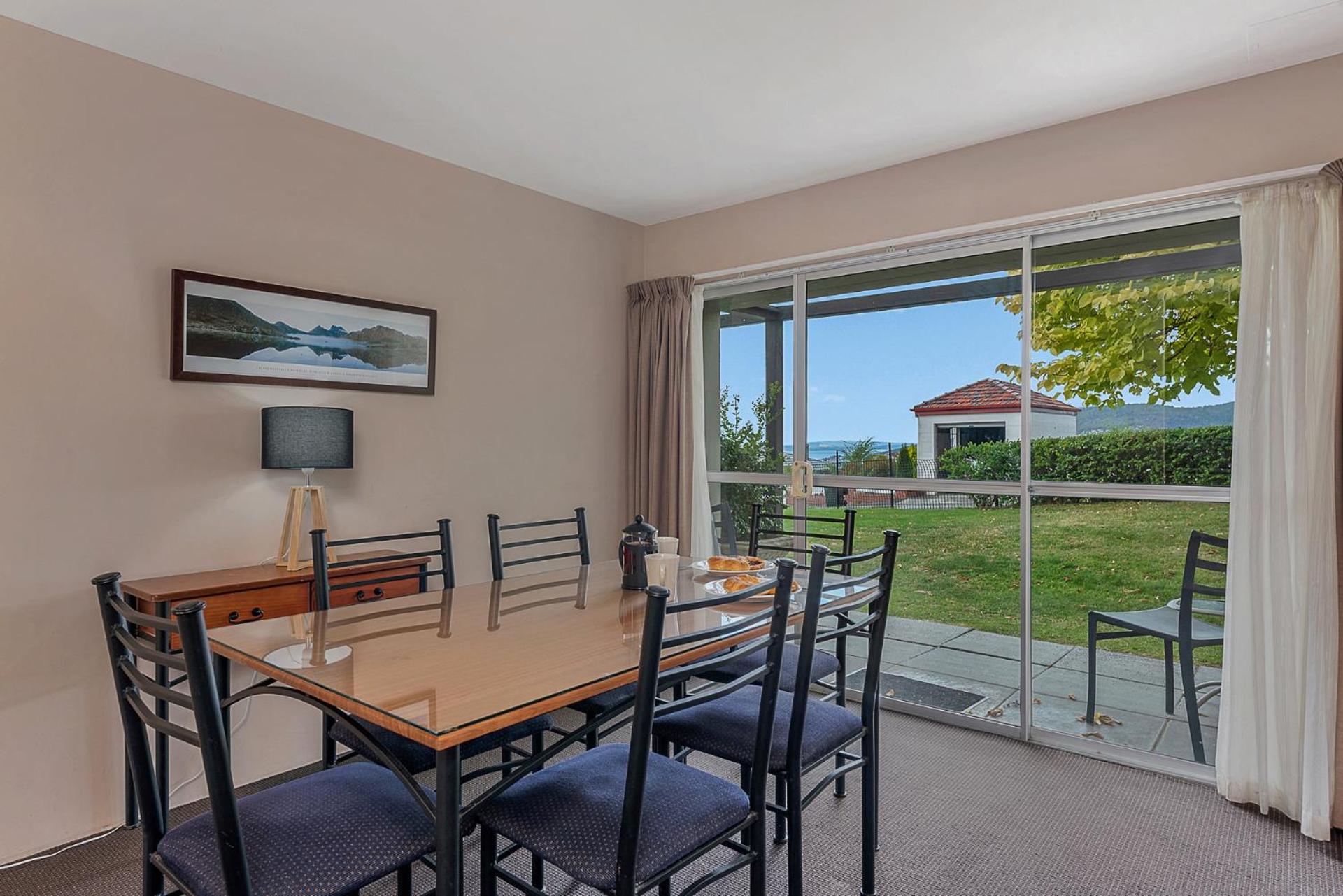Three-Bedroom Apartment with Harbor View - Photo 4
