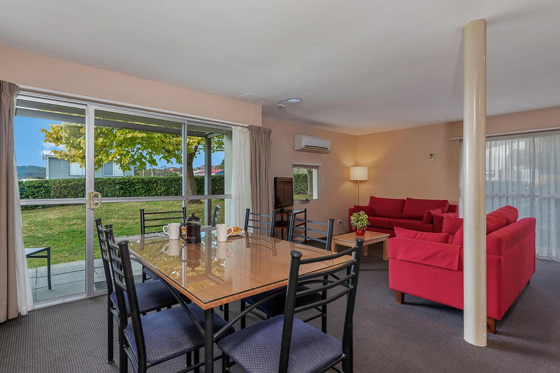 Three-Bedroom Apartment with Harbor View - Photo 3
