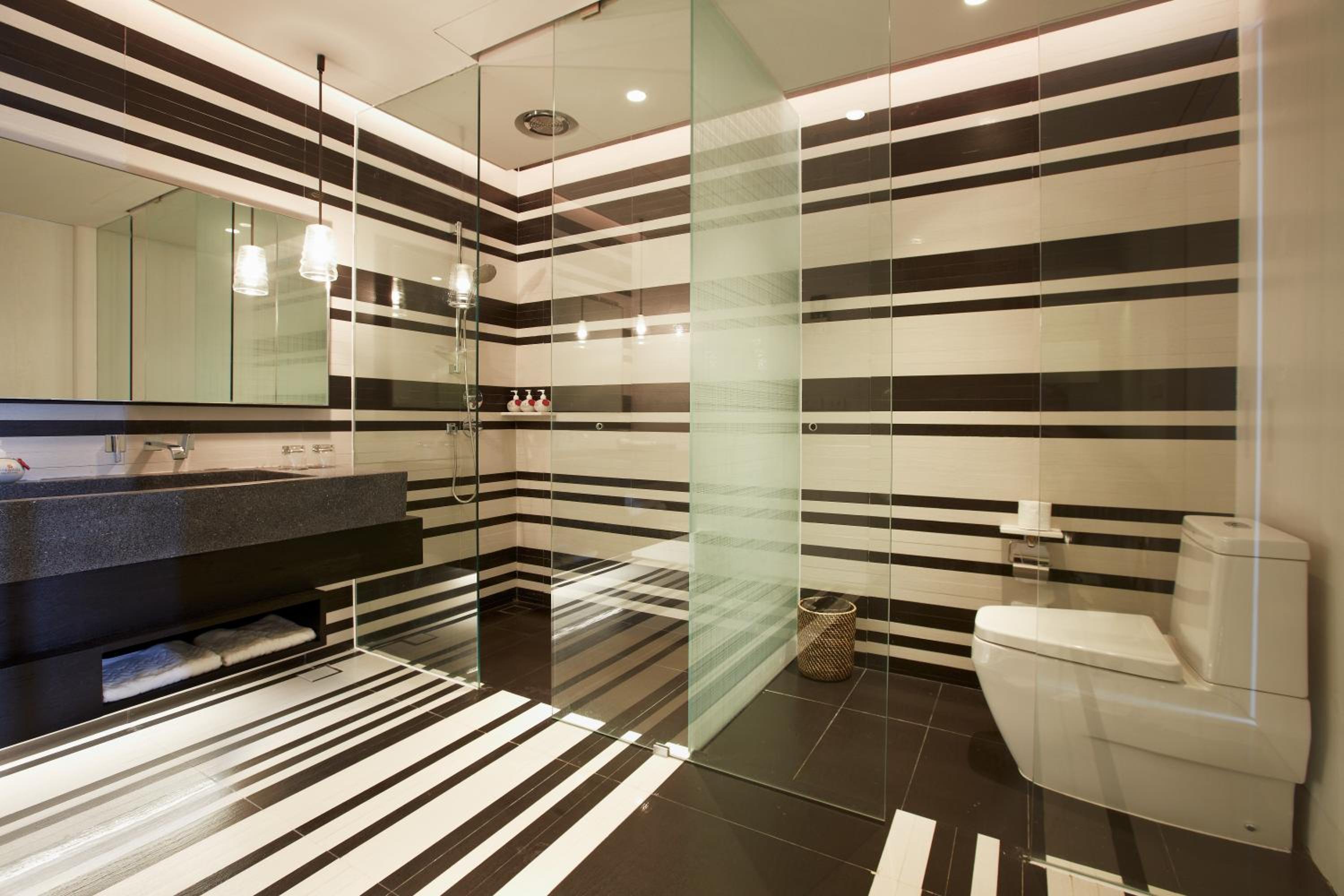 Family Spa Bath Suite - Photo 7
