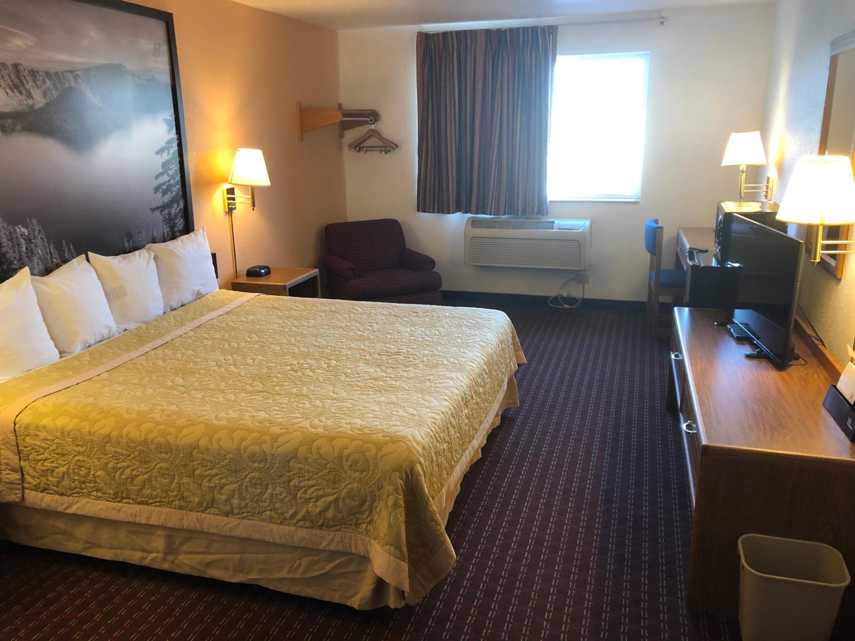 King Room - Non-Smoking - Photo 3