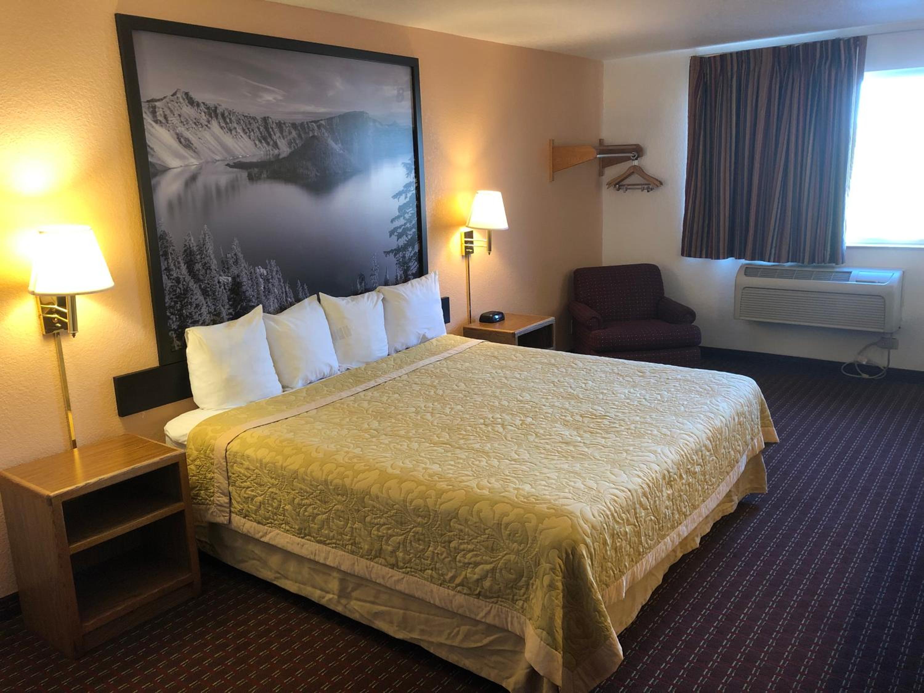 King Room - Non-Smoking - Photo 2