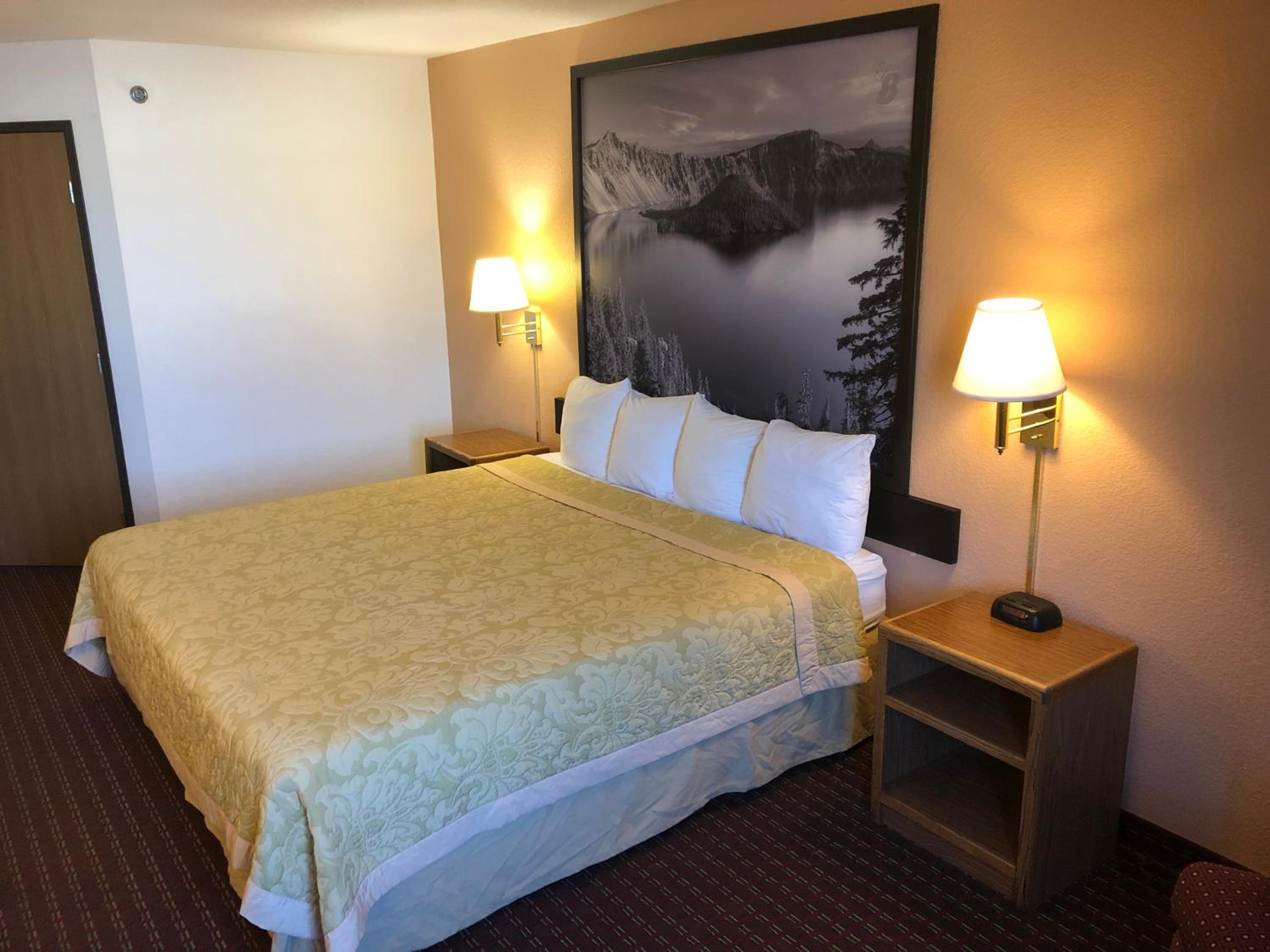 King Room - Non-Smoking - Photo 1