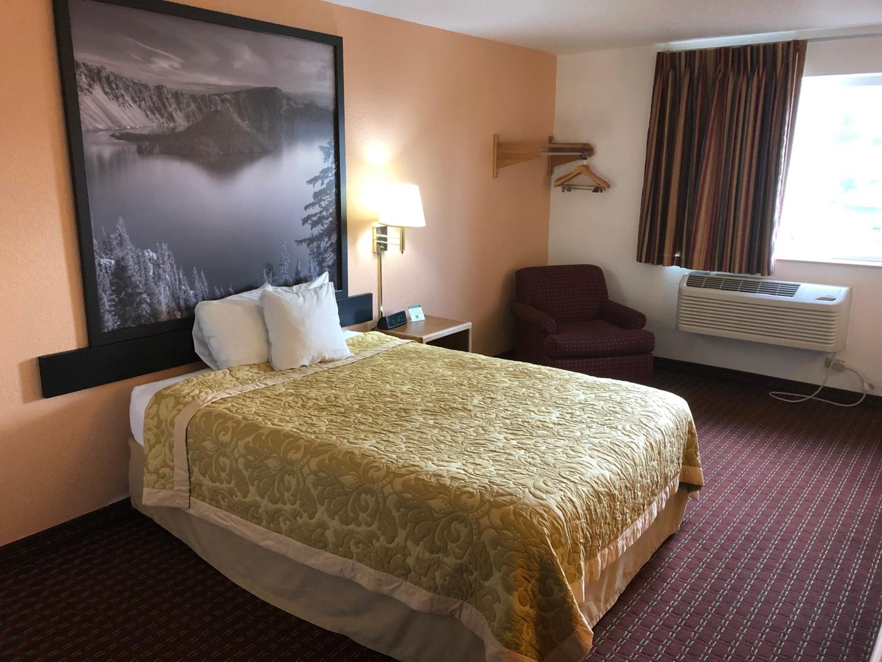 Queen Room - Non-Smoking - Photo 1
