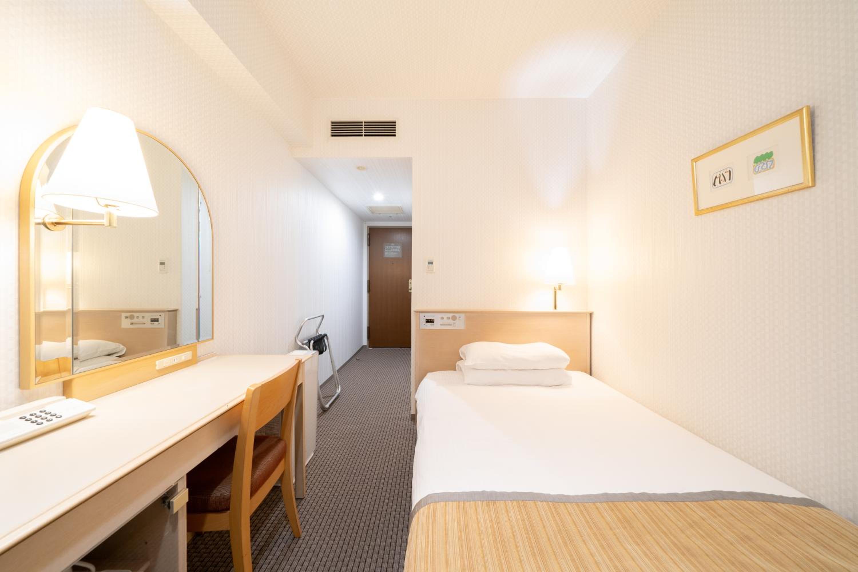 Single Room - Non-Smoking photo 3