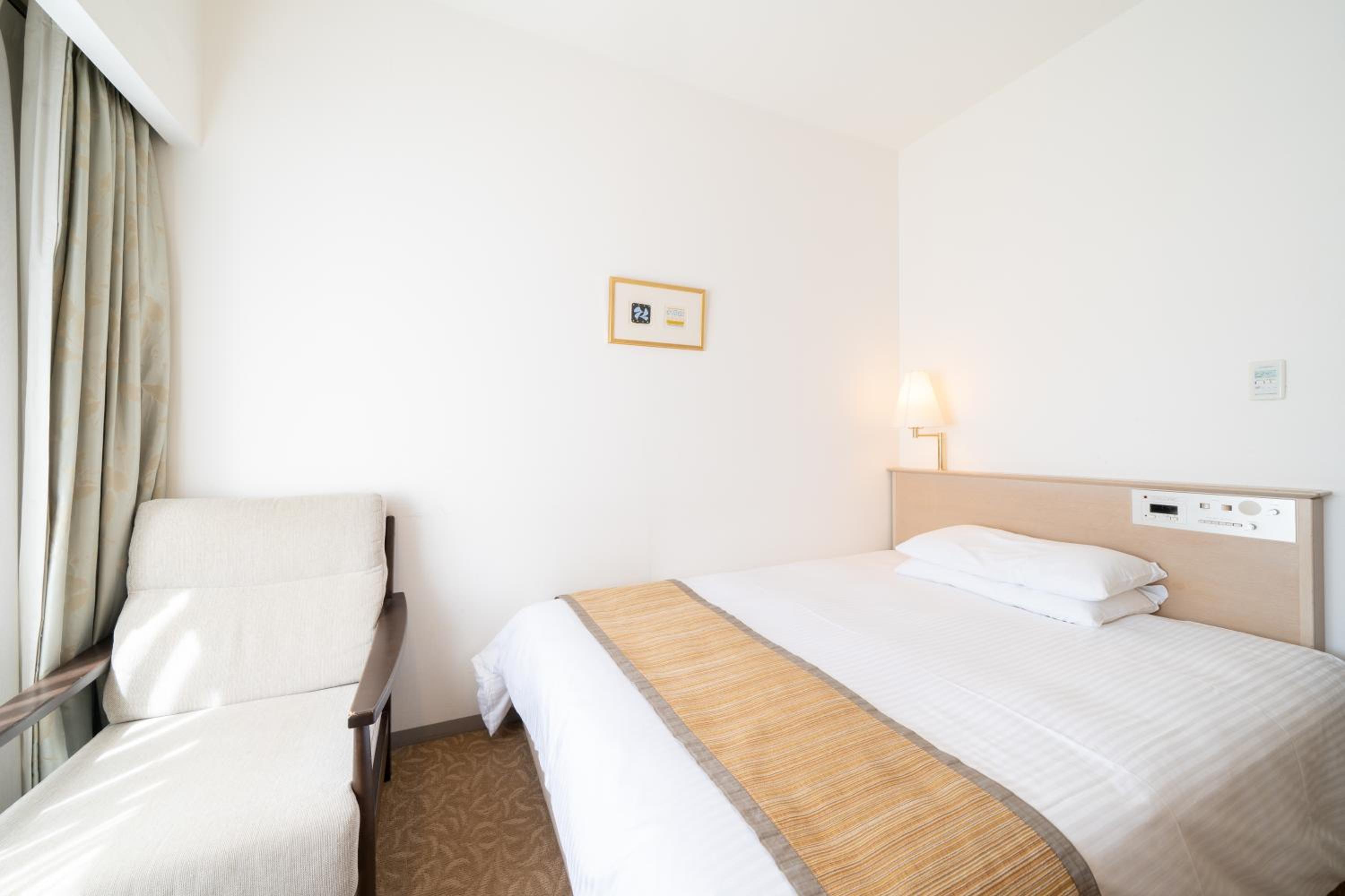 Double Room With Small Double Bed - Smoking photo 3
