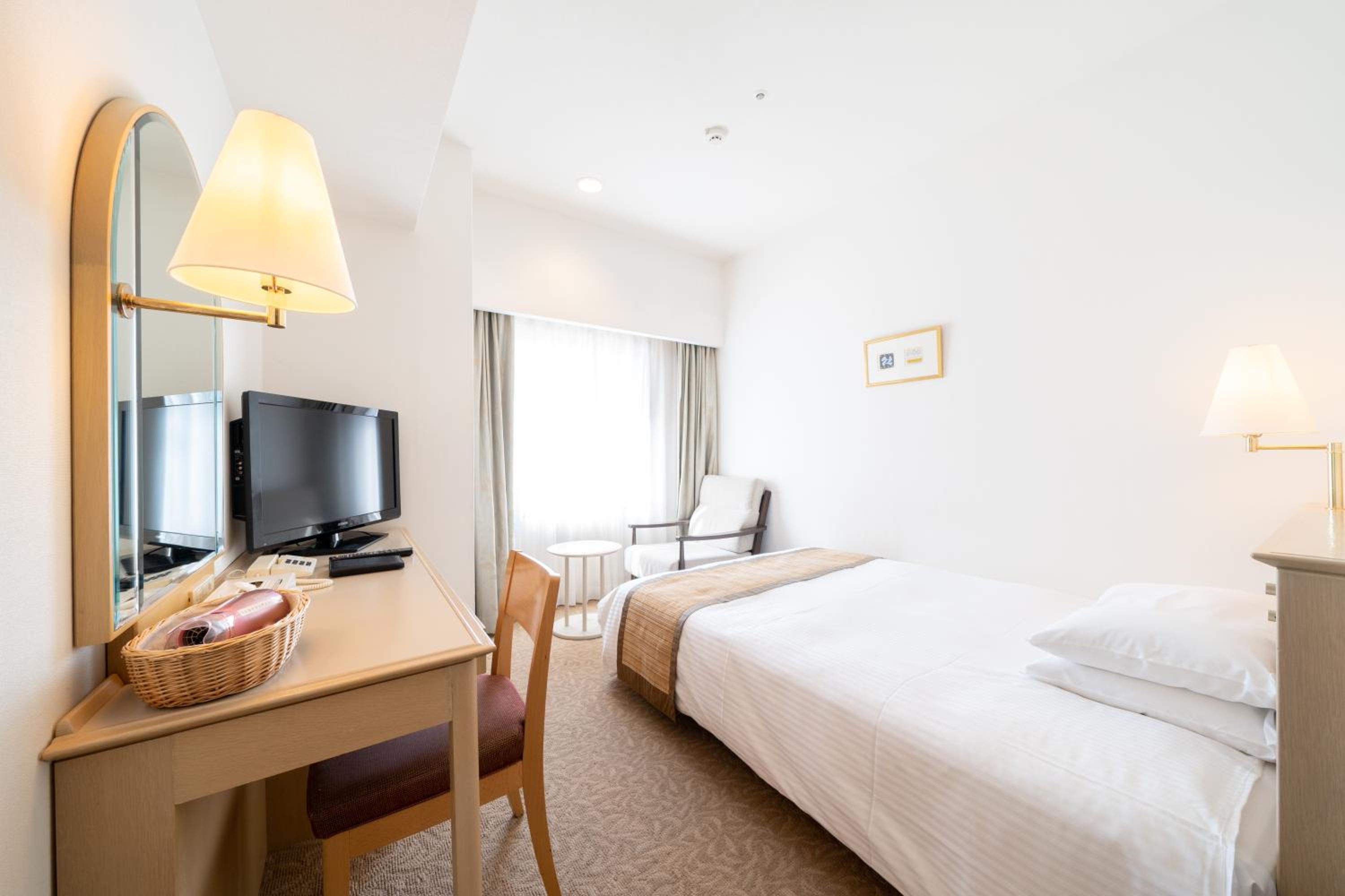 Double Room With Small Double Bed - Smoking photo 2