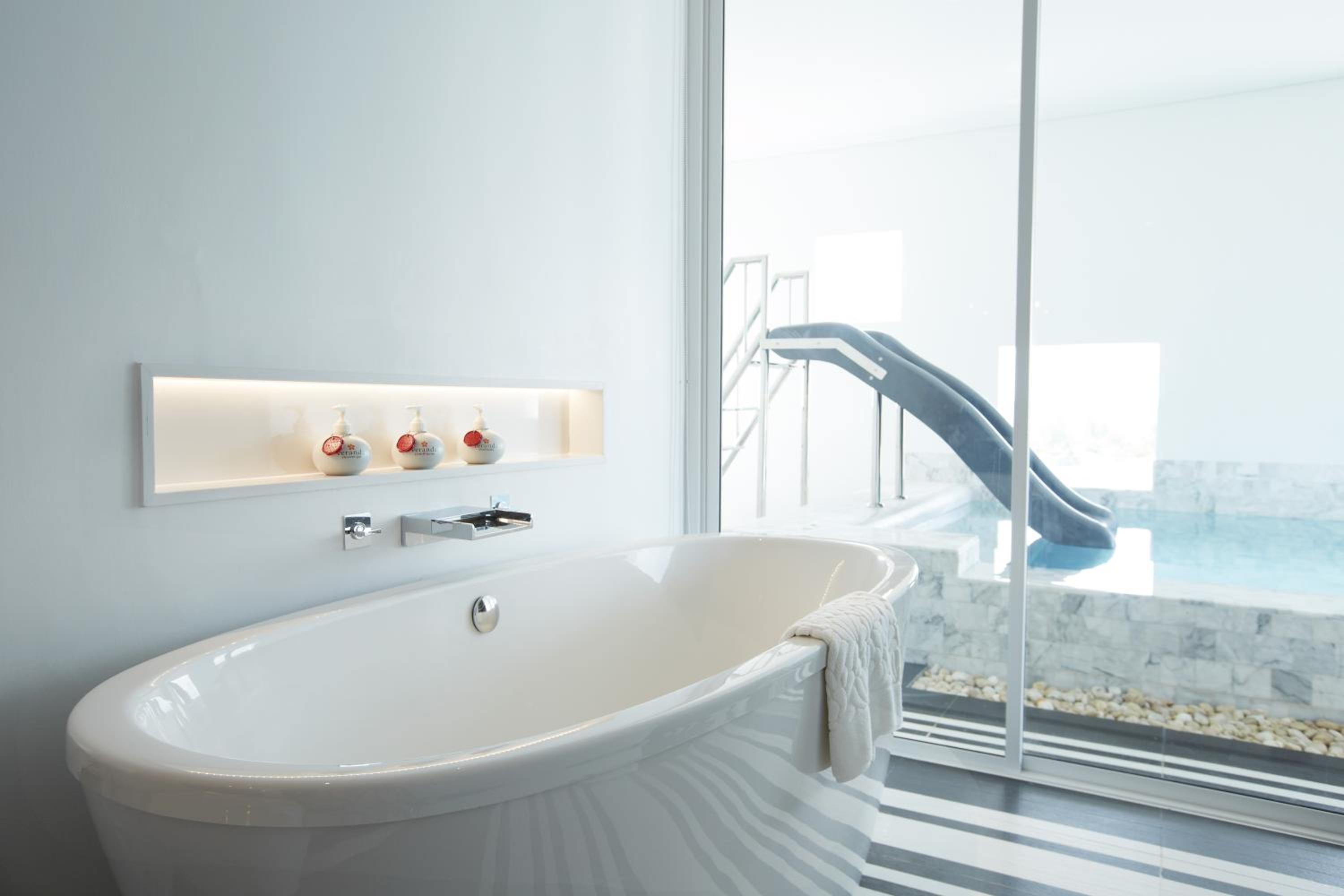 Slider Pool Suite - Photo 4