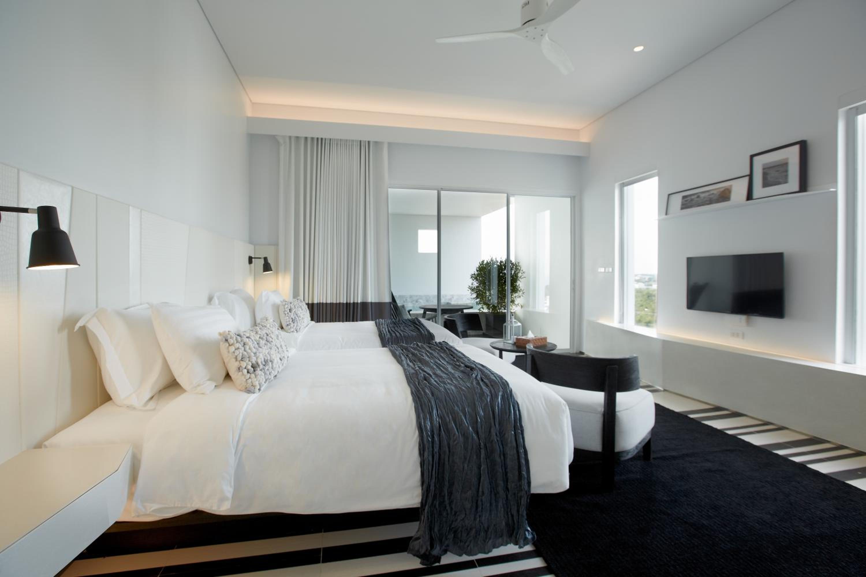 Slider Pool Suite - Photo 8