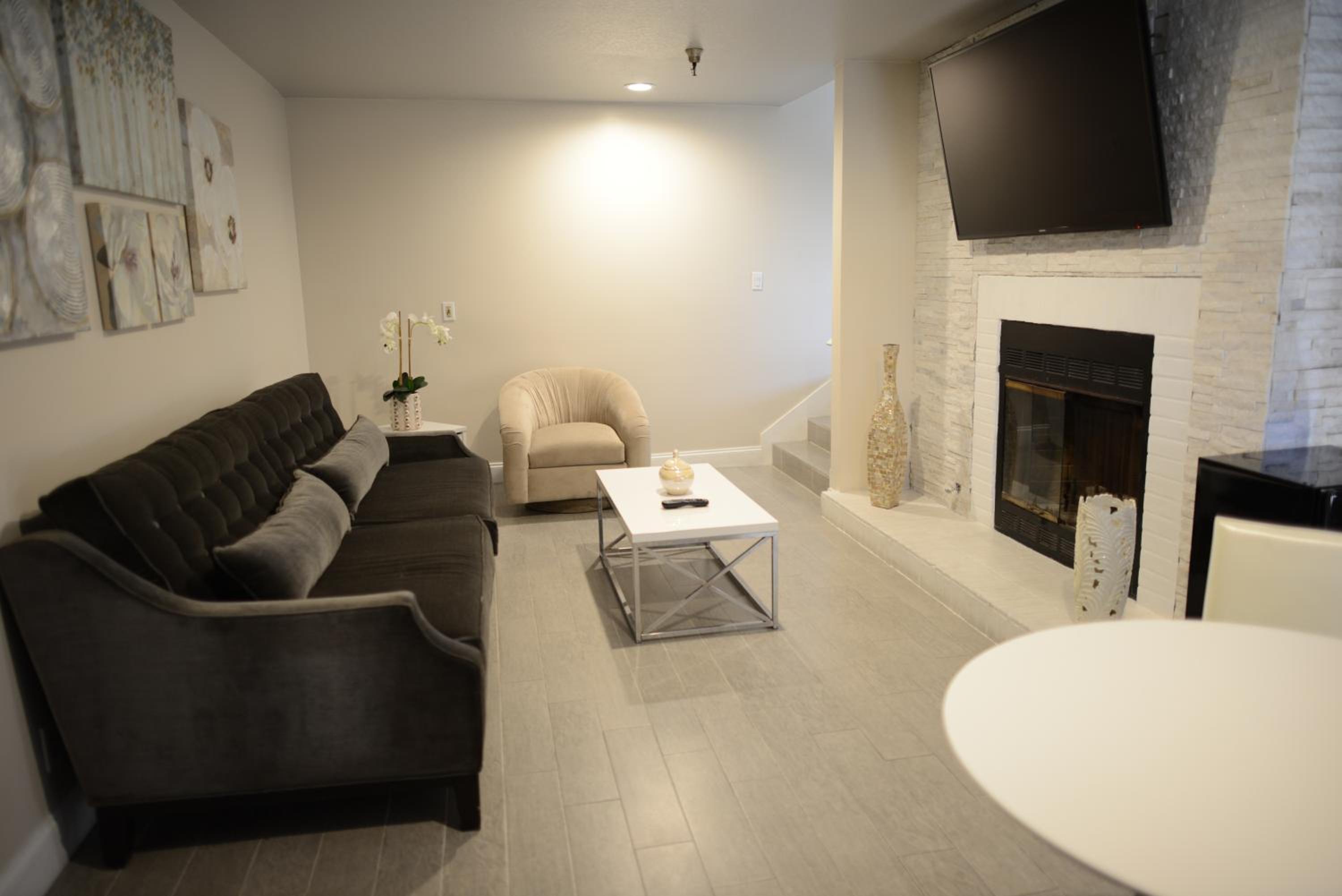 Premier Suite - Photo 7