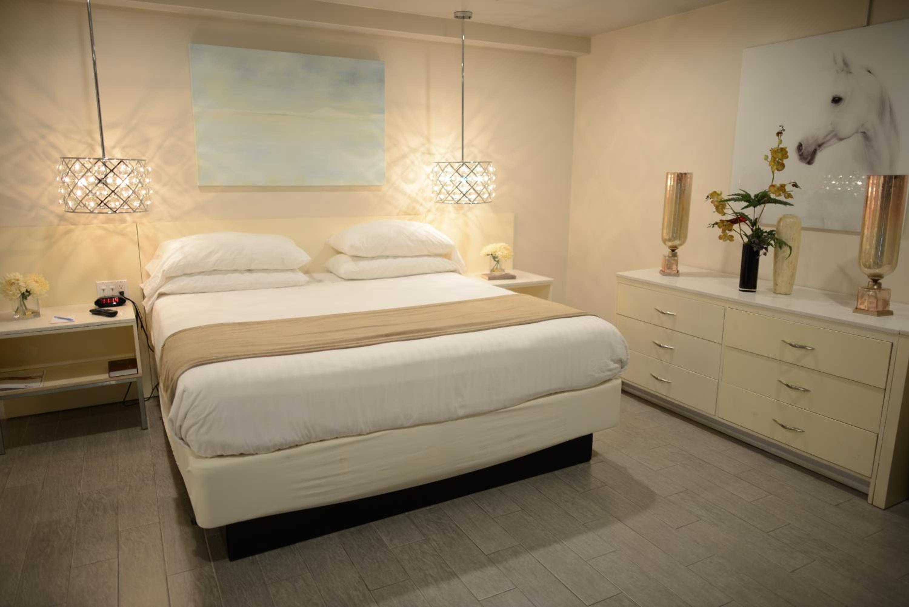 Premier Suite - Photo 5