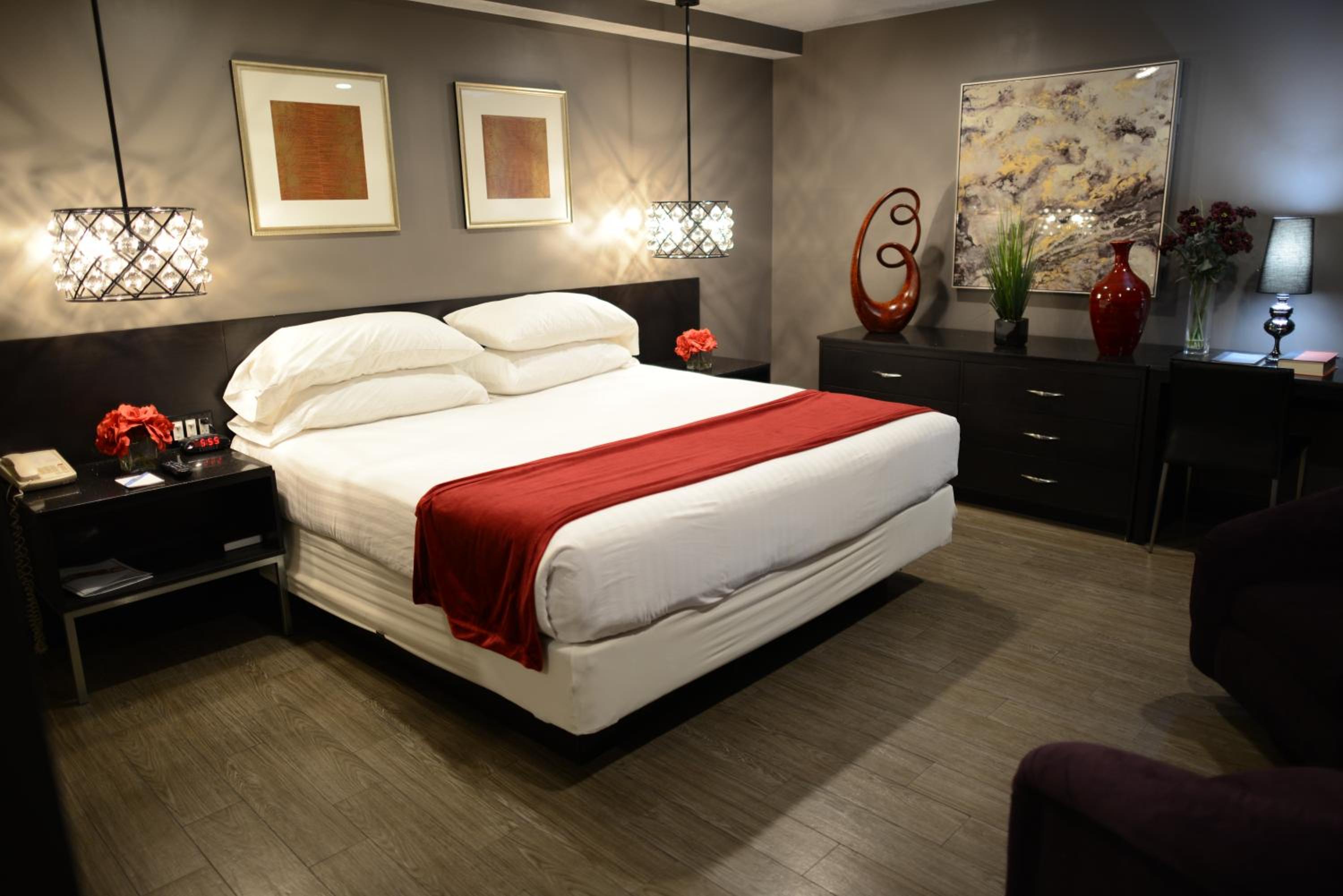 Premier Suite - Photo 4