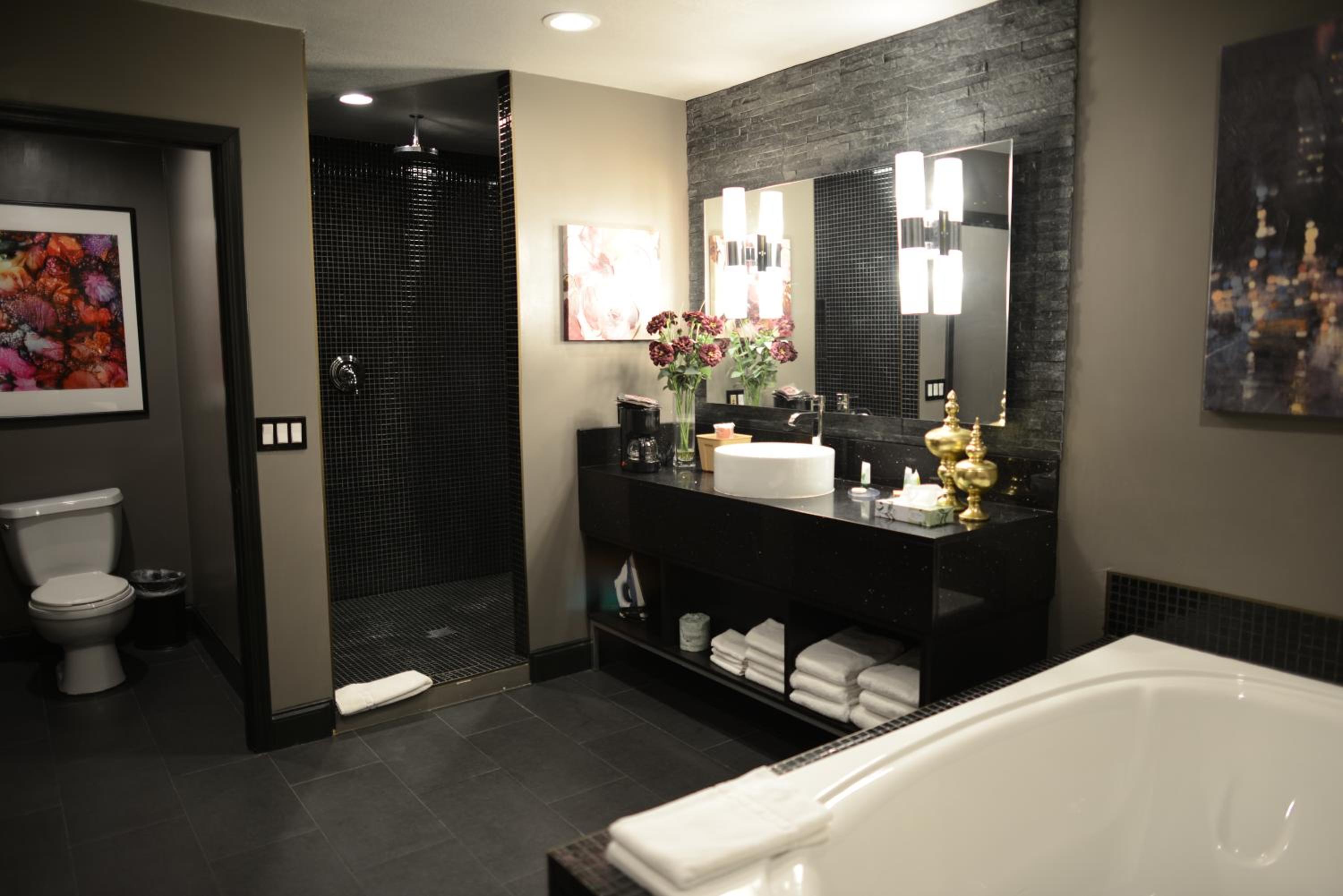 Premier Suite - Photo 11