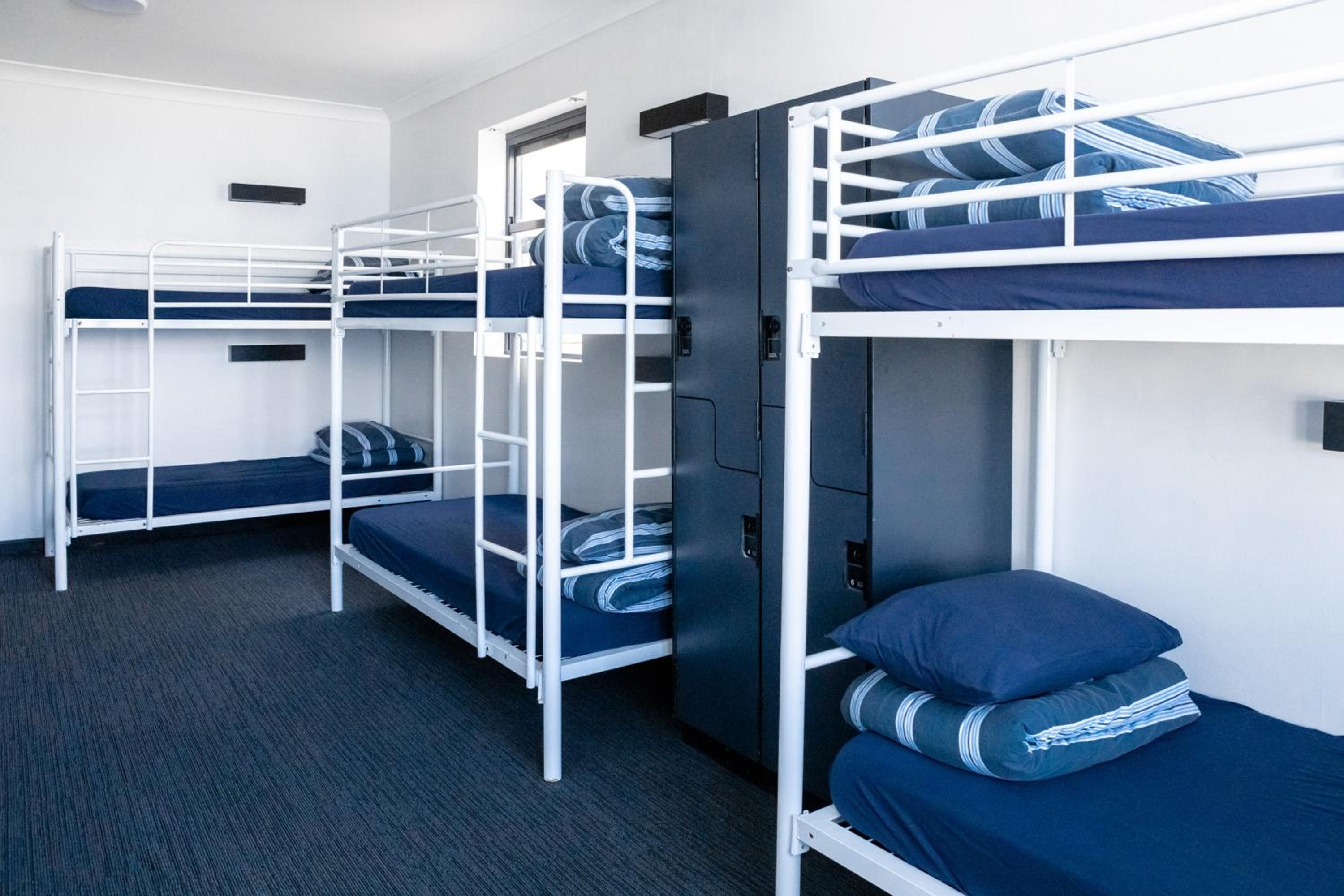 Bed in 6-Bed Female Dormitory Room with Shared Bathroom photo 2