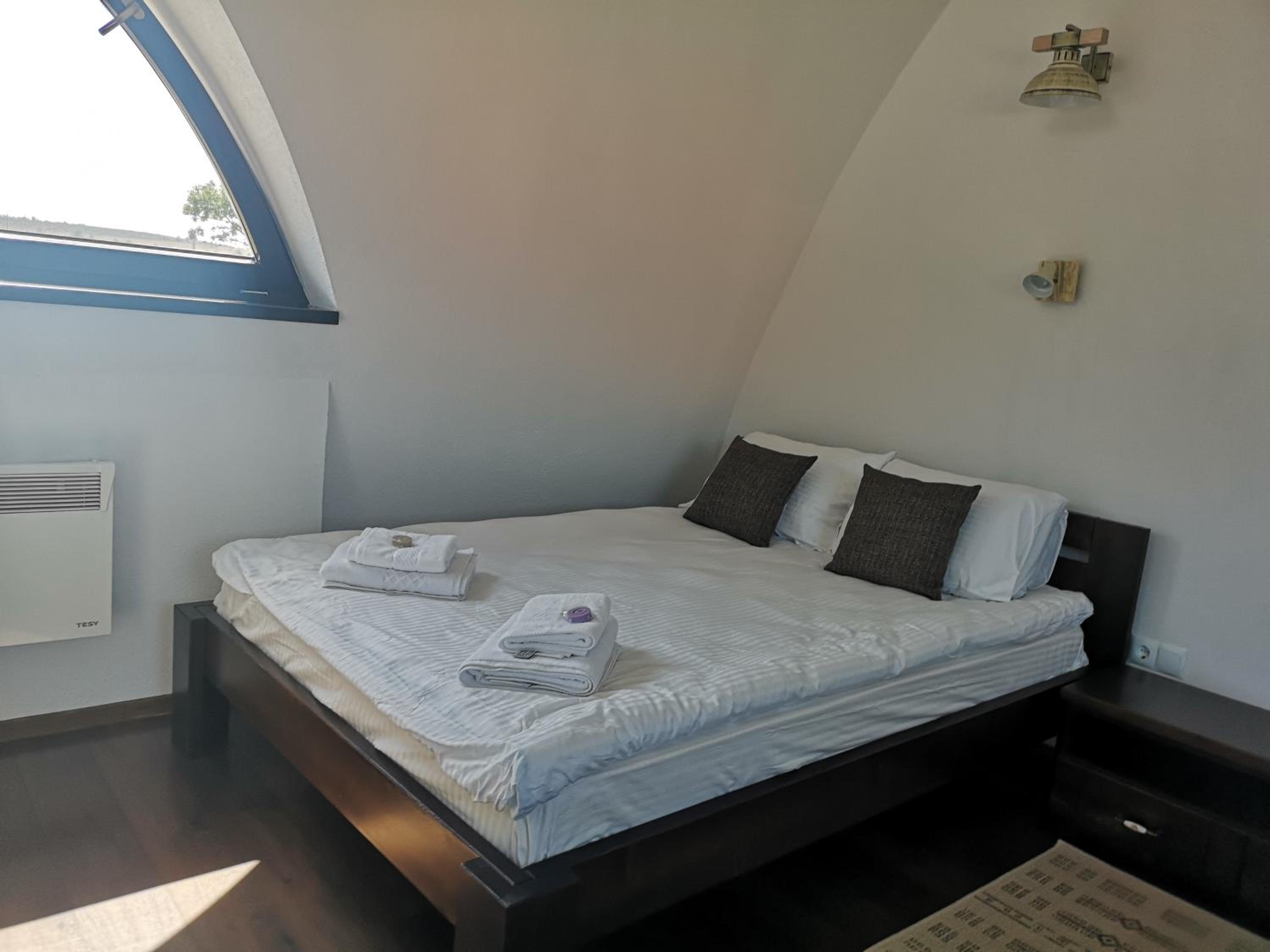 Double Room with Private Bathroom - Photo 3