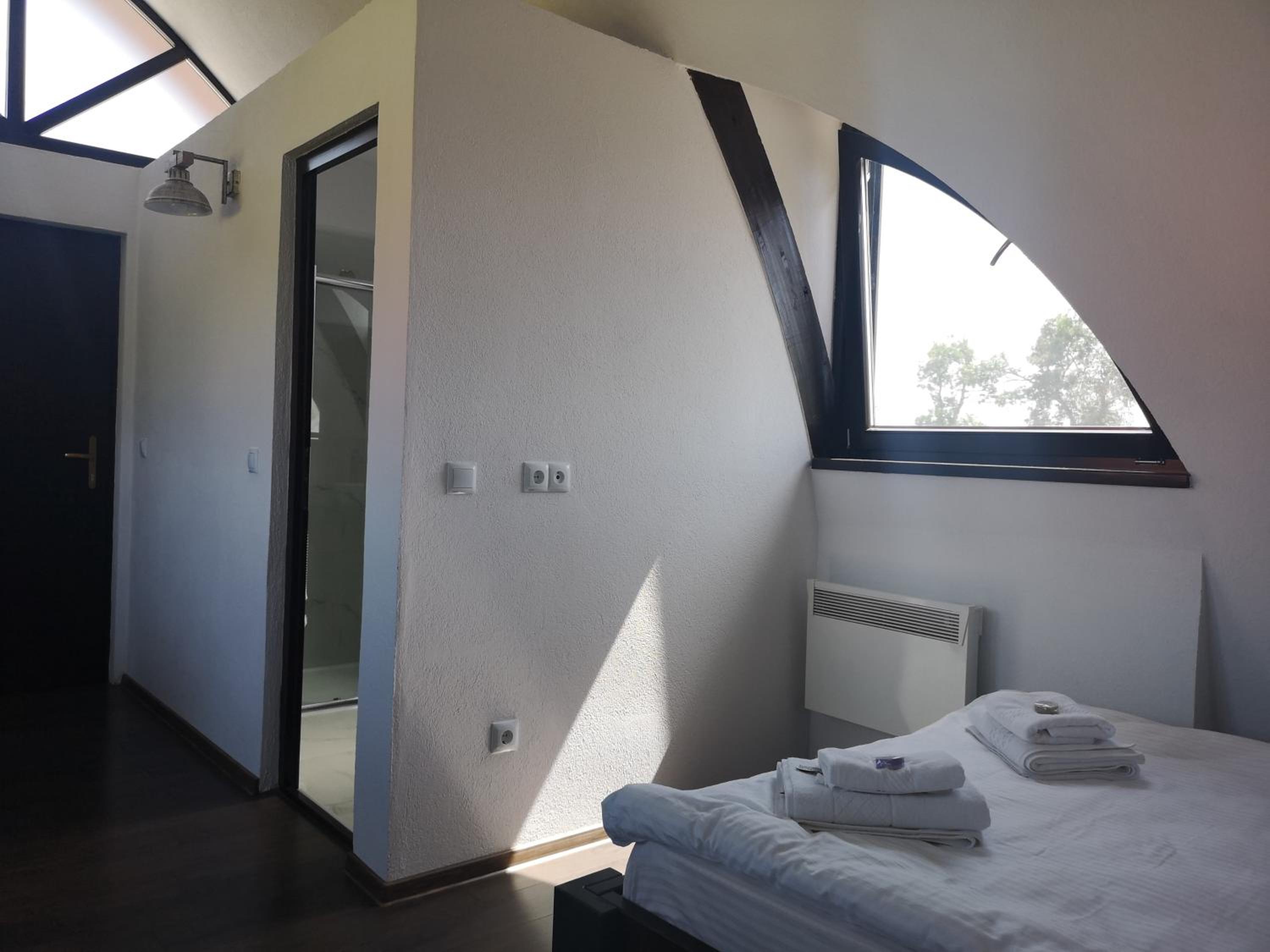 Double Room with Private Bathroom - Photo 4