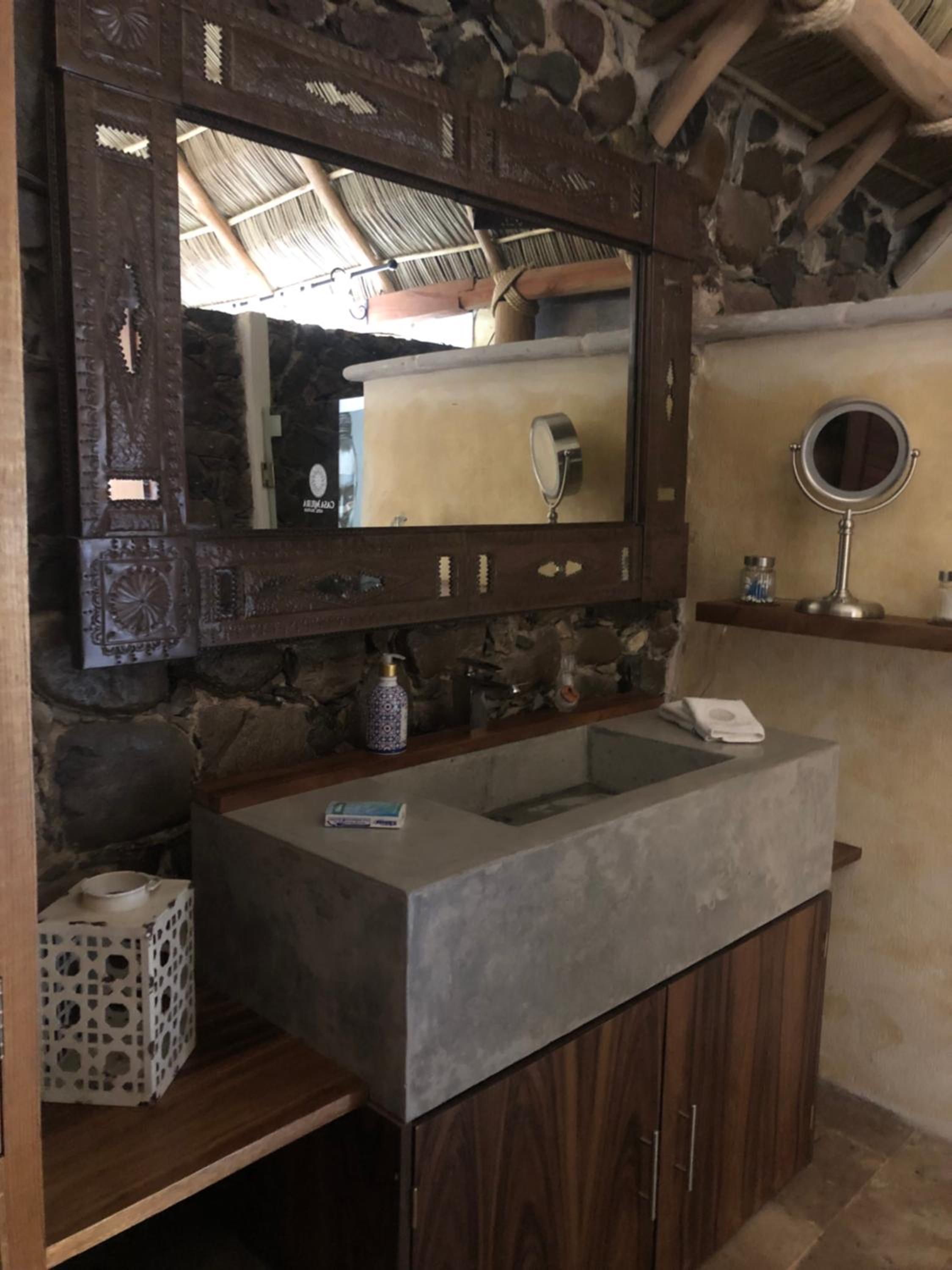 Deluxe King Suite - Photo 6