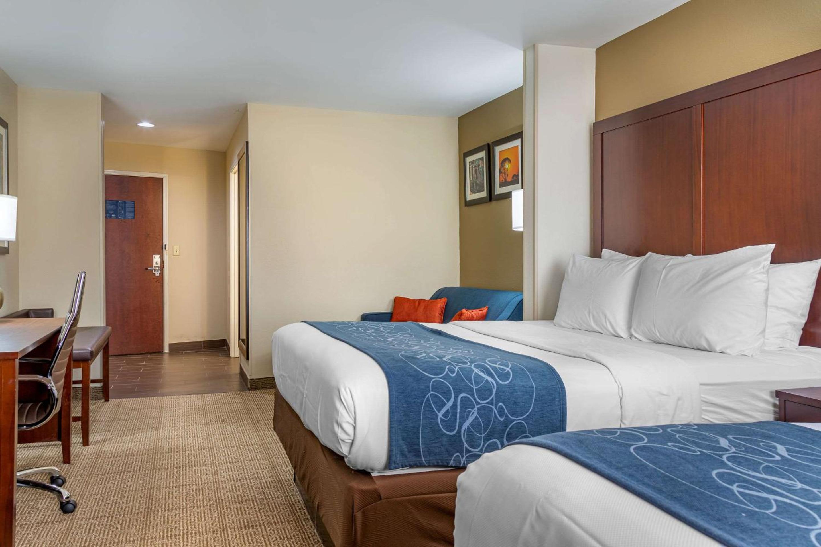 Double Suite - Non Smoking - Photo 3