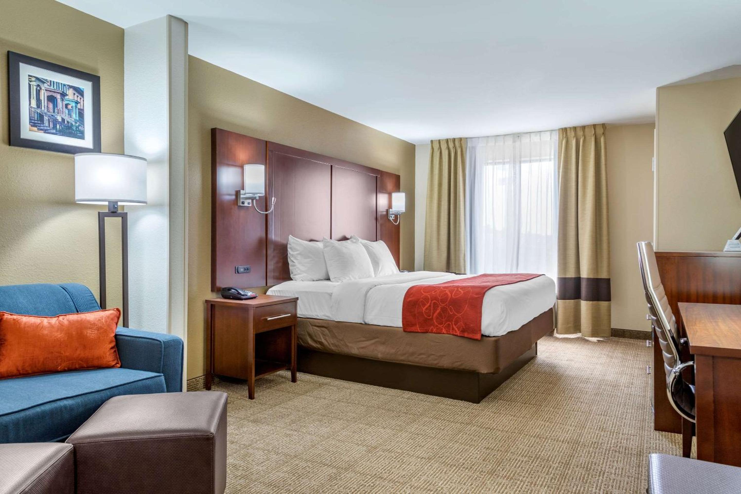 King Suite - Non-Smoking - Photo 1
