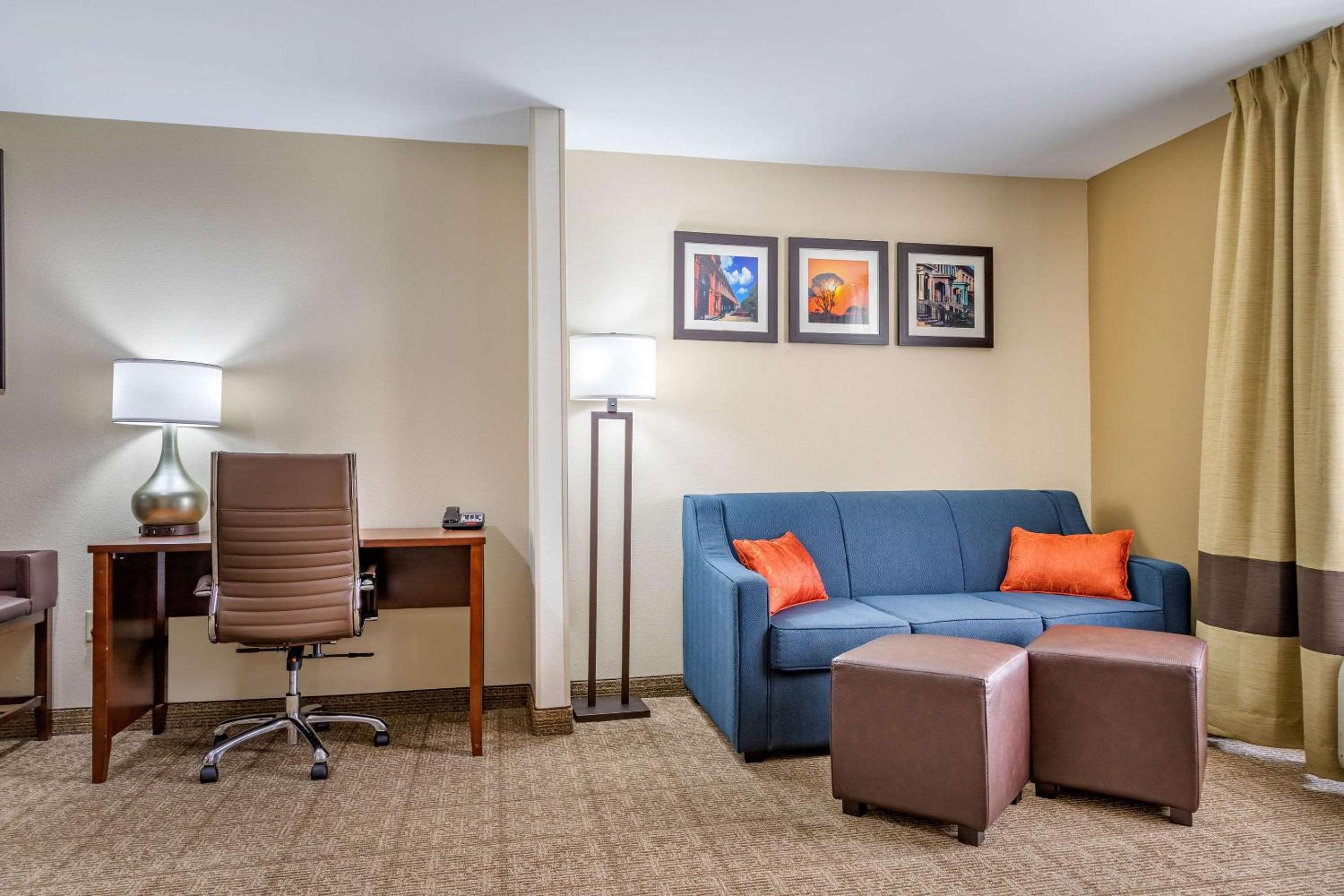 Queen Suite with Two Queen Beds - Disability Access/Non-Smoking - Photo 3