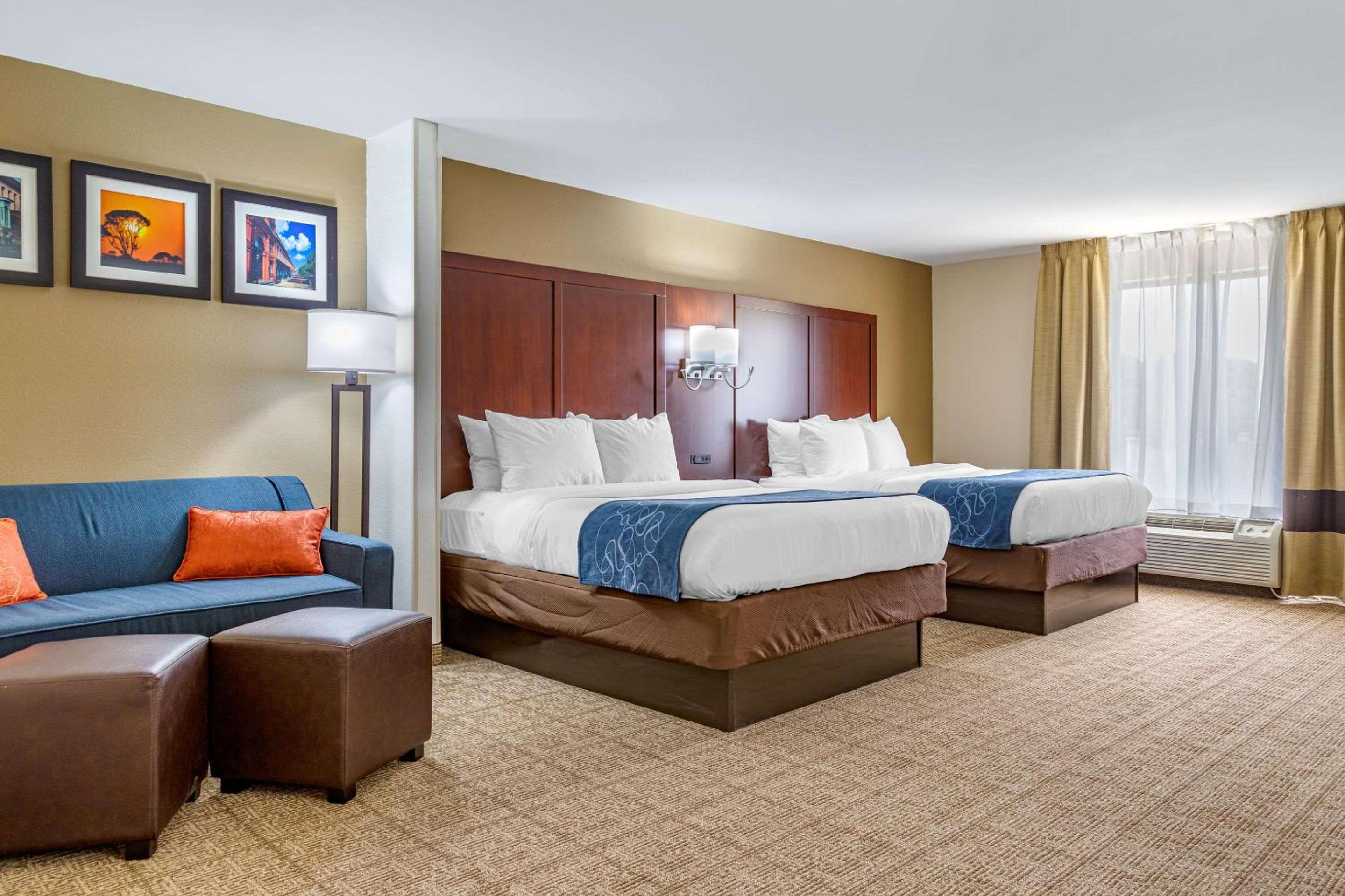 Queen Suite with Two Queen Beds - Non-Smoking - Photo 2