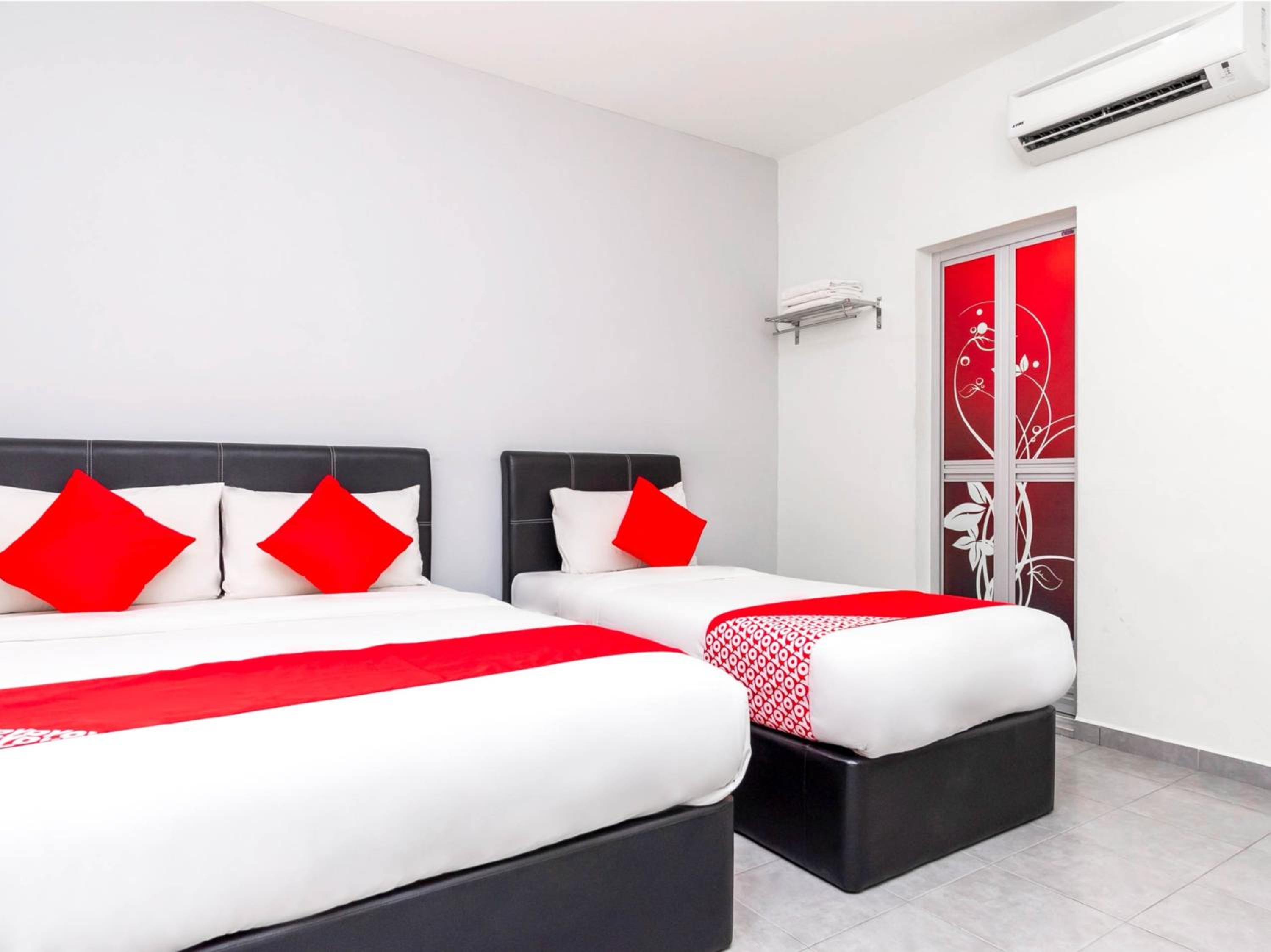 Deluxe Triple Room - Photo 8