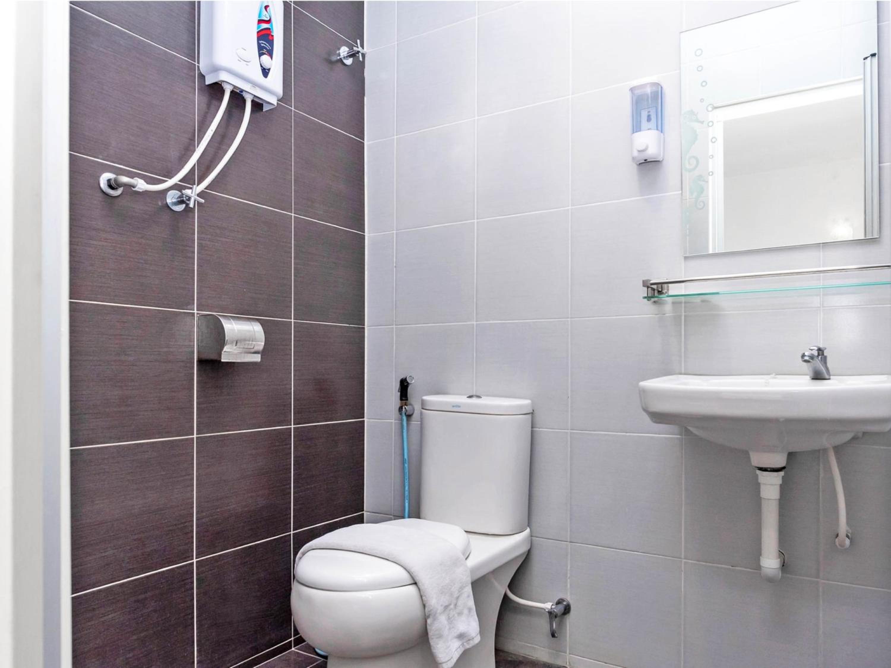 Deluxe Triple Room - Photo 9