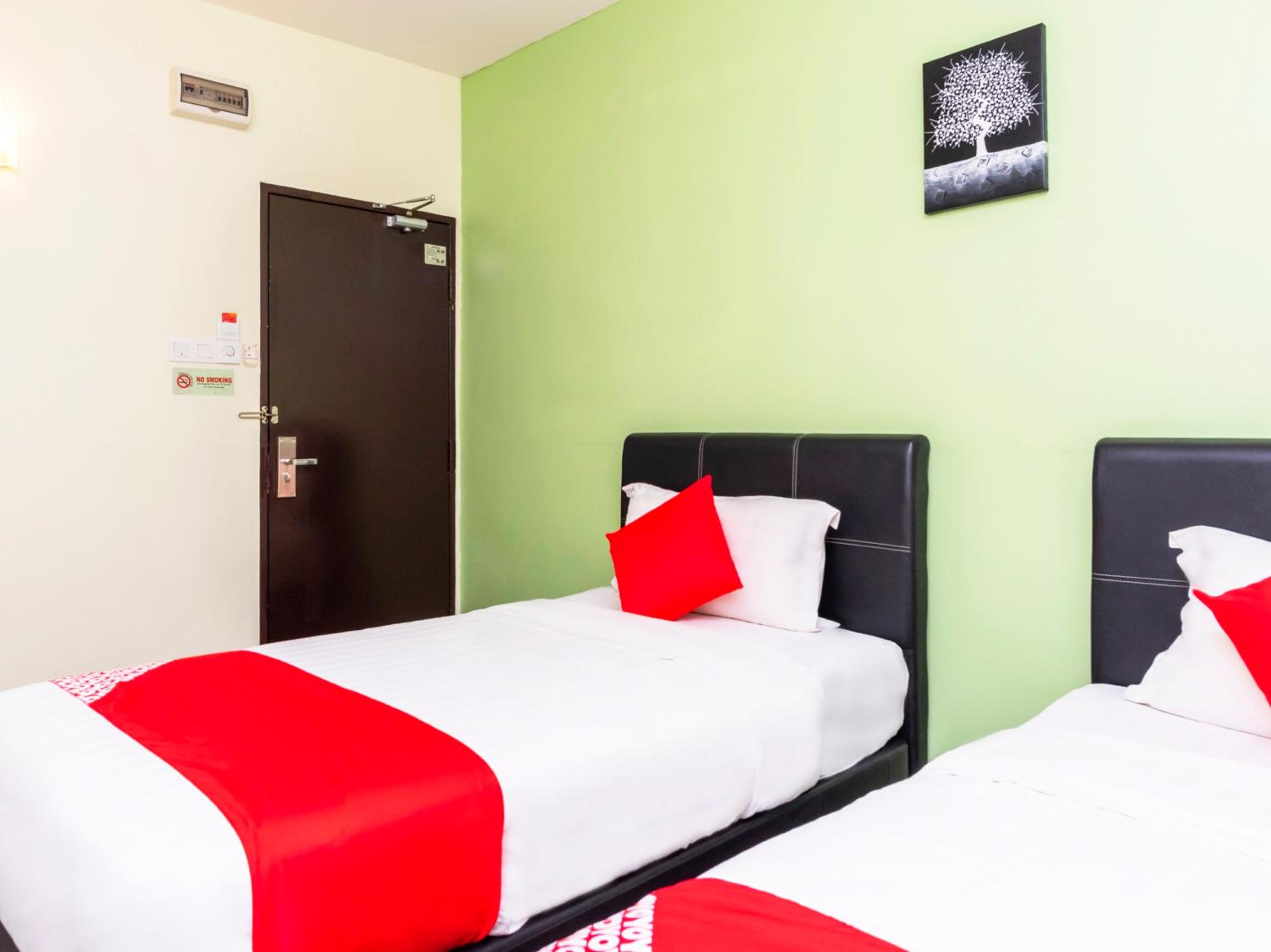 Deluxe Twin Room - Photo 6