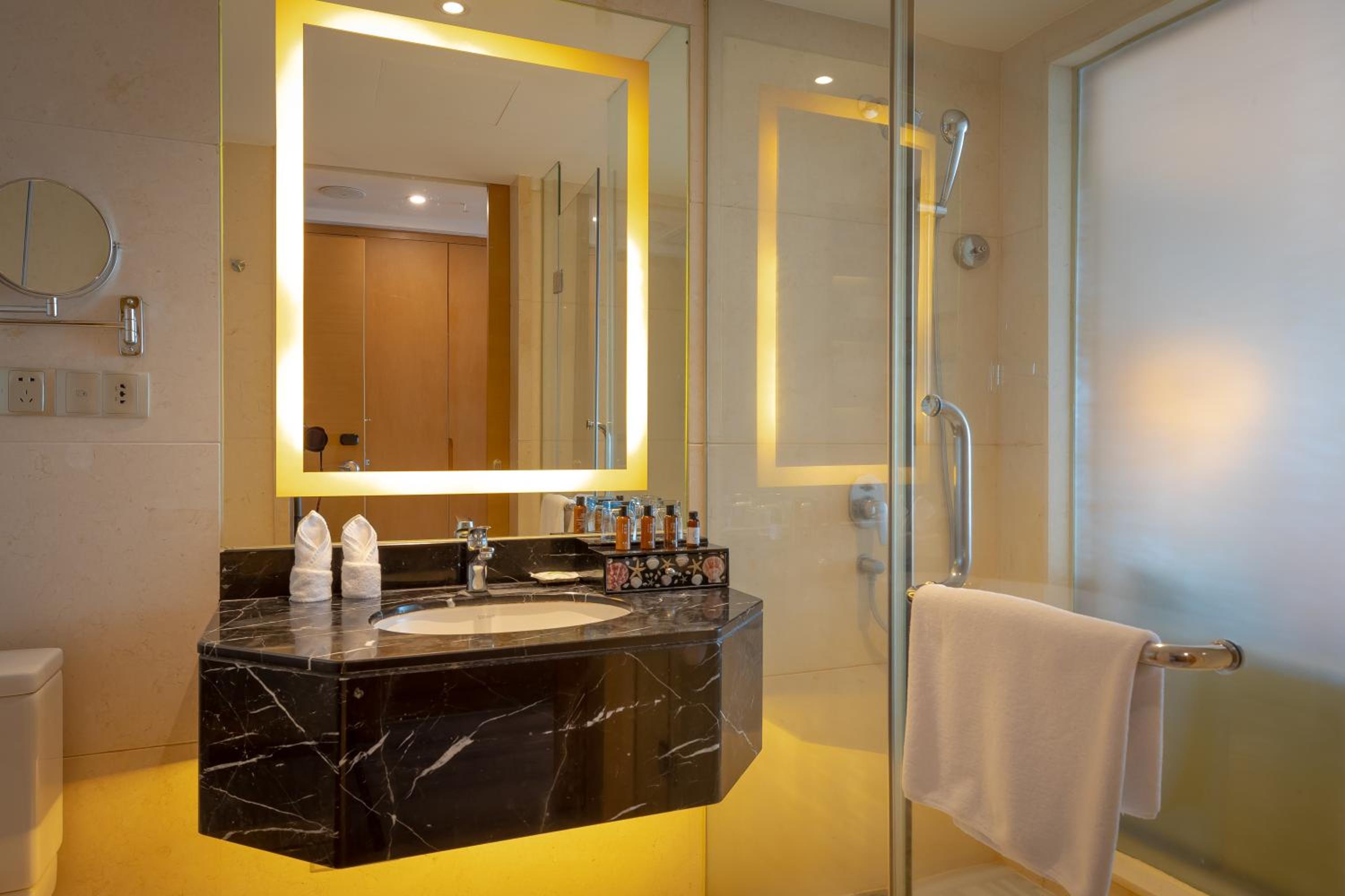 Deluxe Queen or Twin Room with Mountain View photo 1