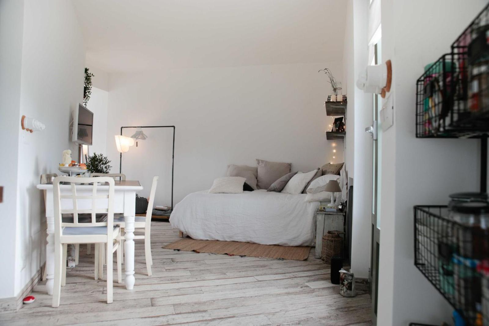 One-Bedroom Apartment - Photo 85