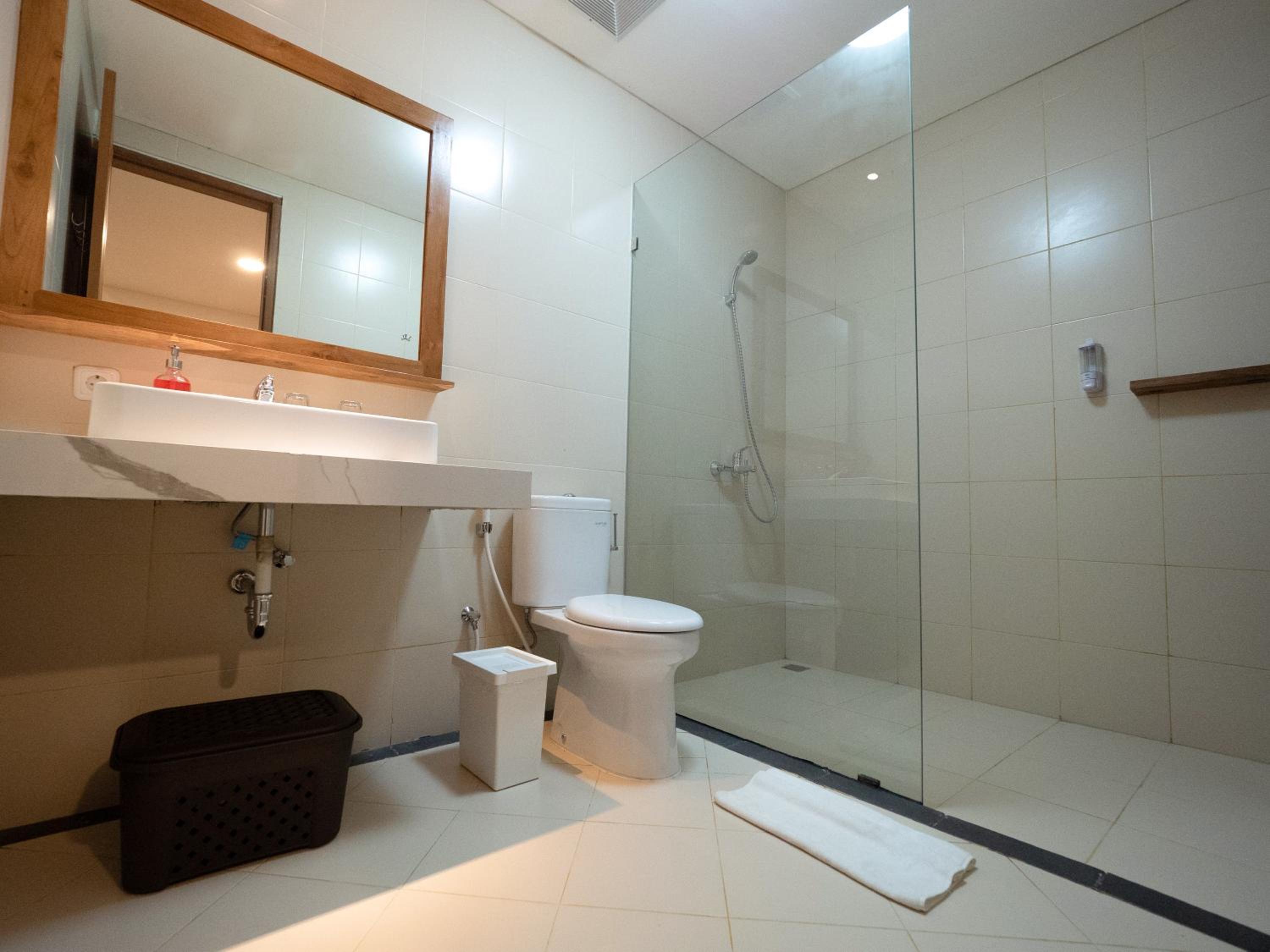 Deluxe Double Room - Photo 11