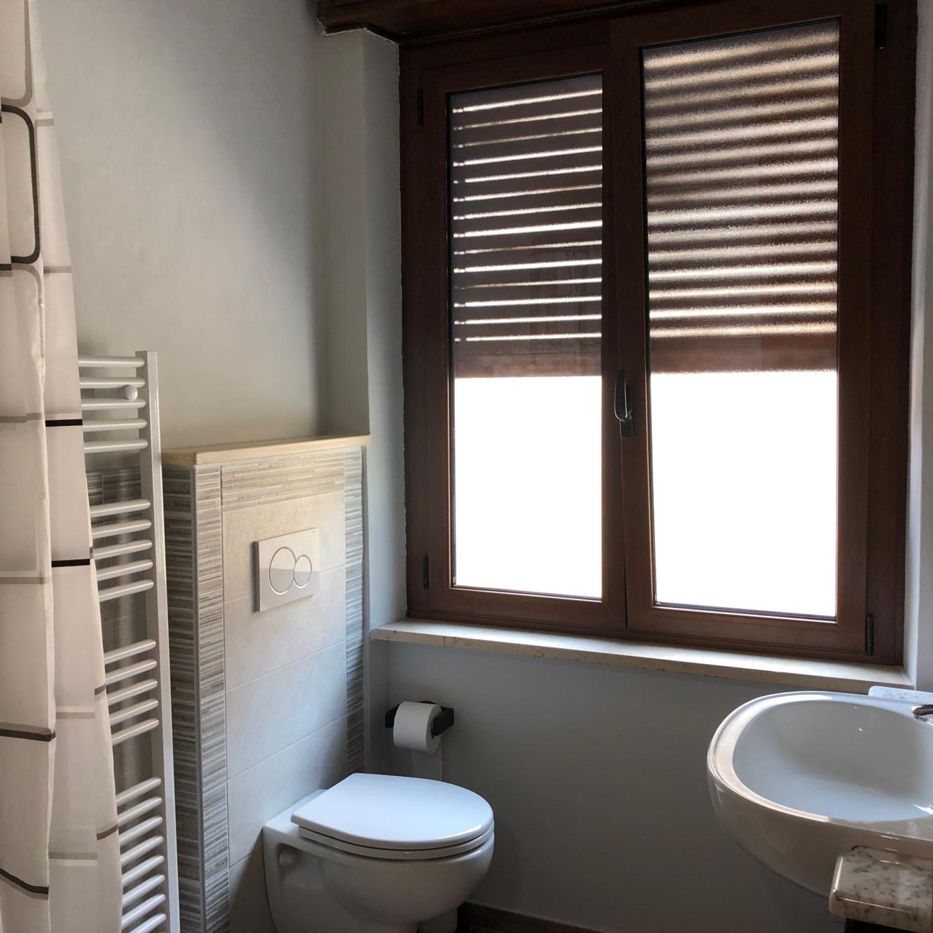 Apartment with Shower photo 2