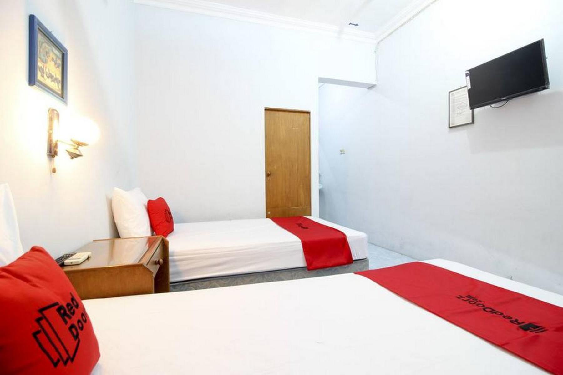 Standard Twin Room - Photo 4