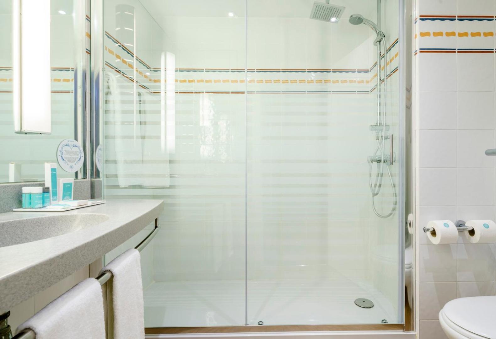 Standard Double or Twin Room - Photo 6