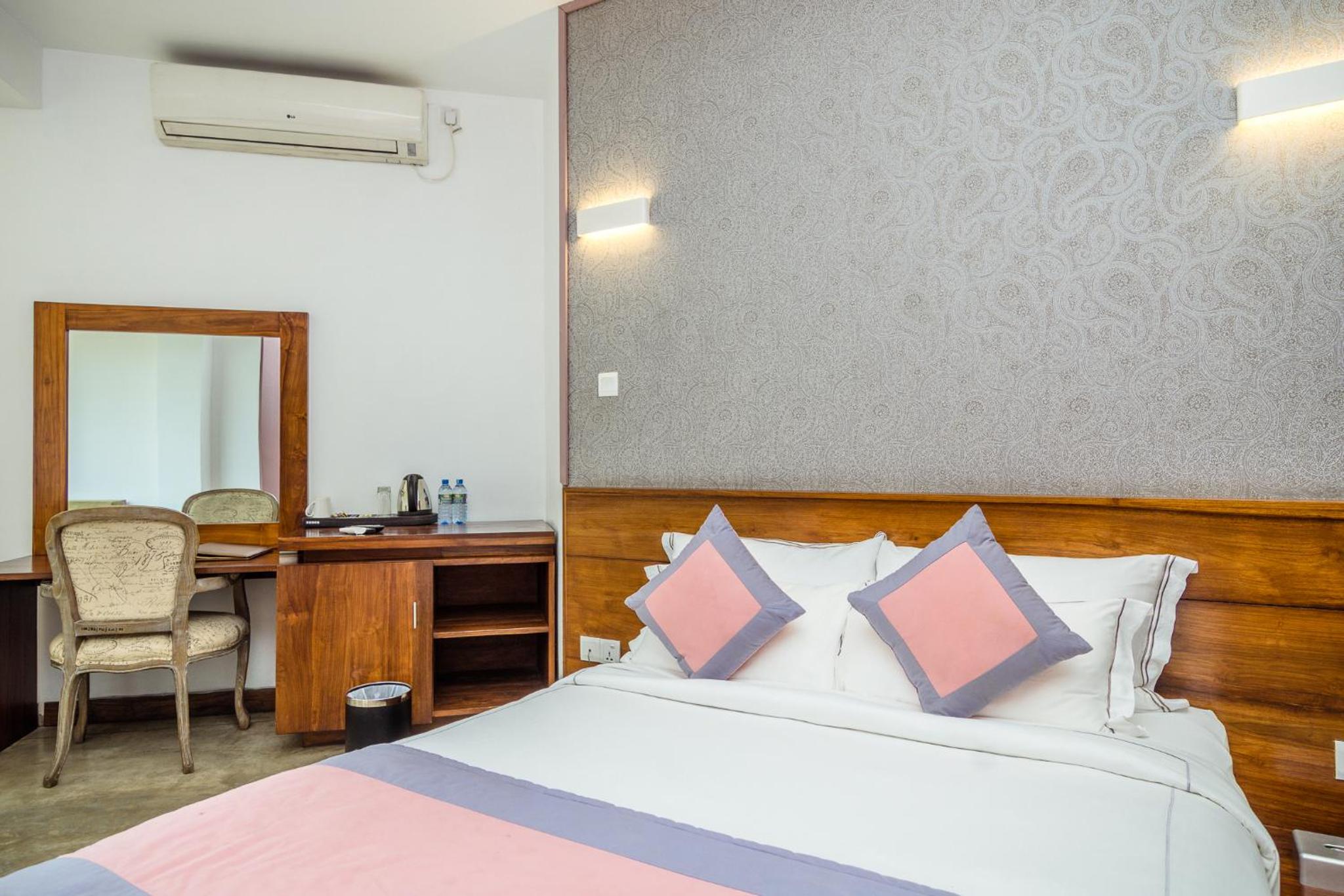 Premium Deluxe Double Room with Lake View photo 3